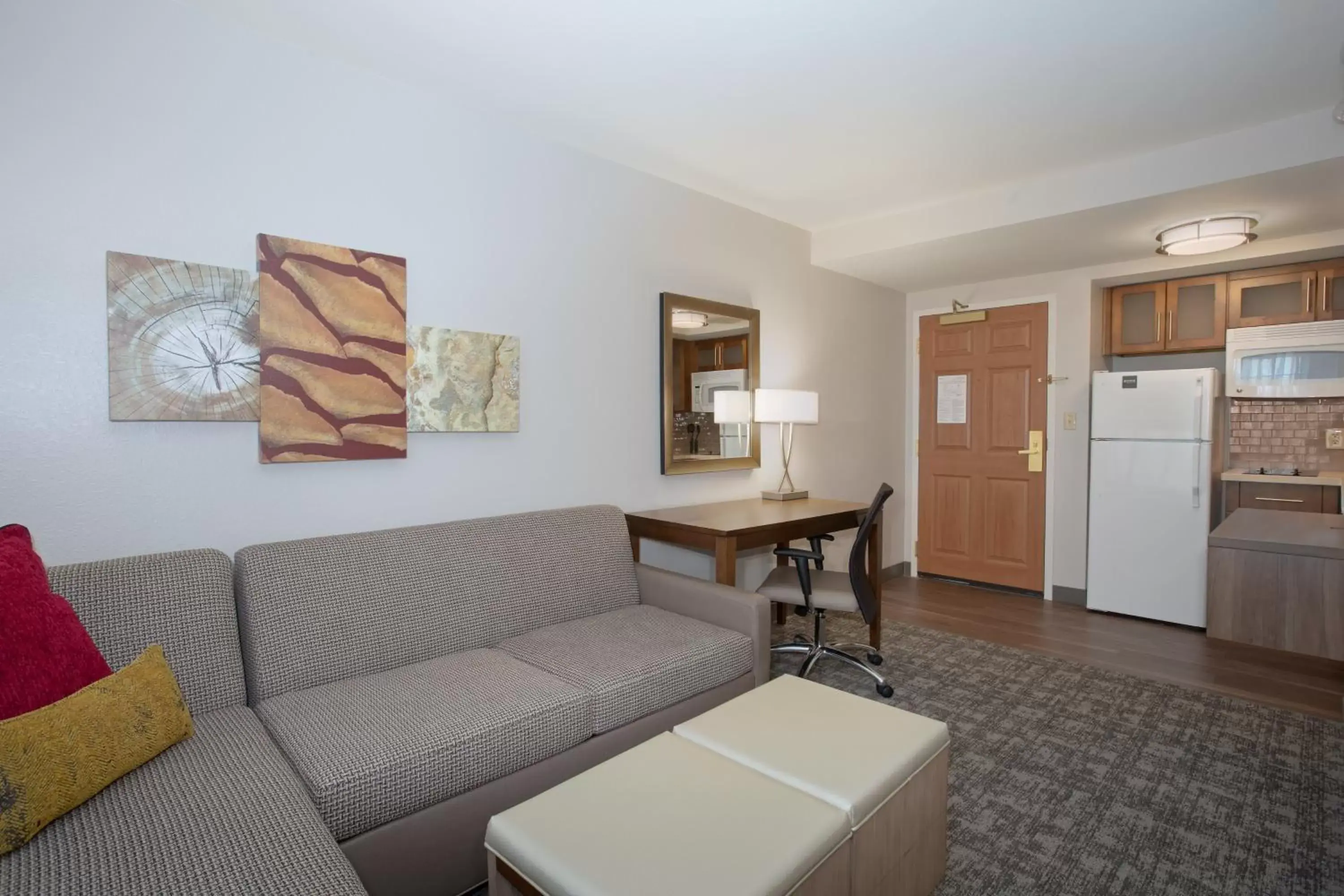 Photo of the whole room, Seating Area in Staybridge Suites Denver International Airport, an IHG Hotel