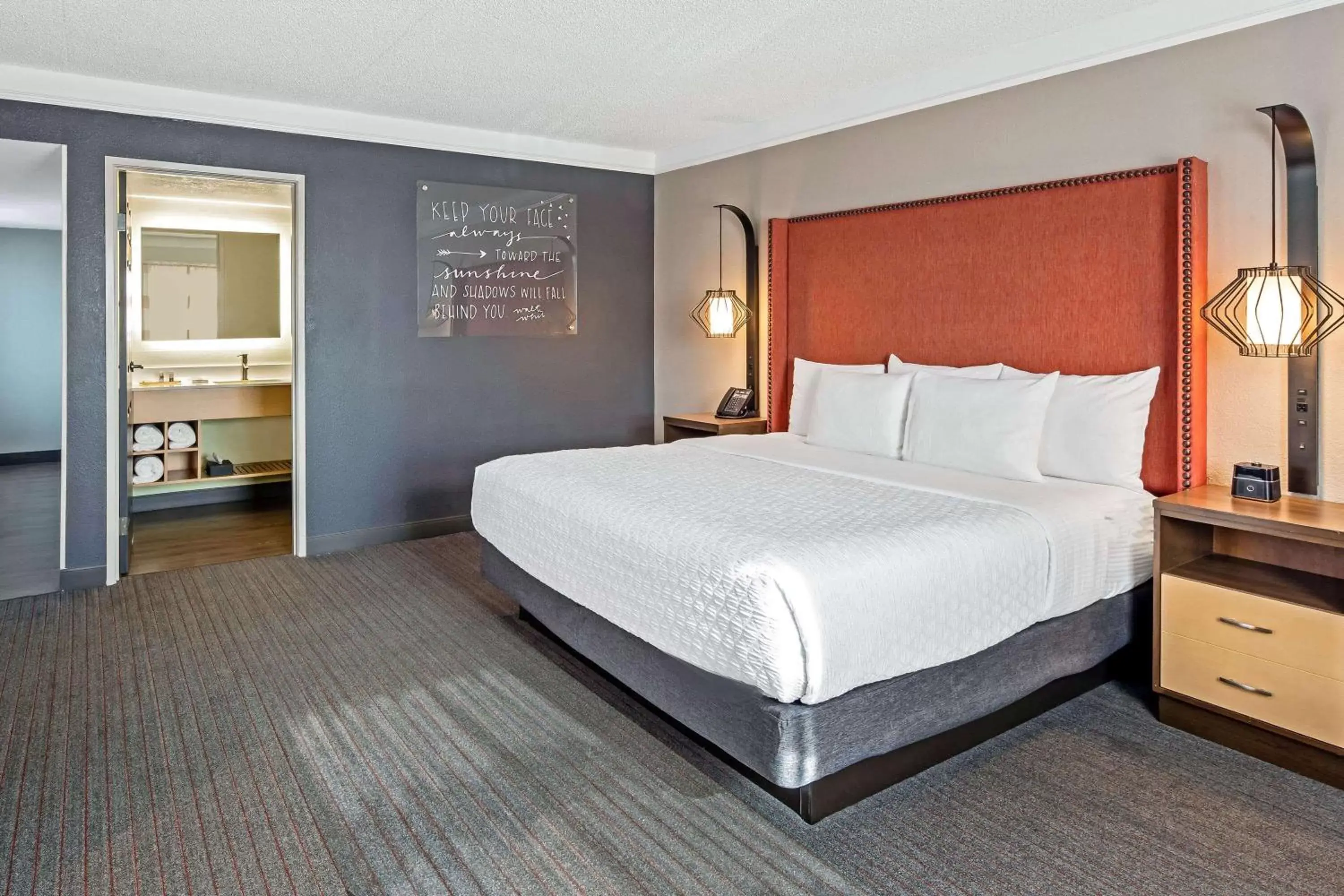 Photo of the whole room, Bed in La Quinta by Wyndham San Francisco Airport North