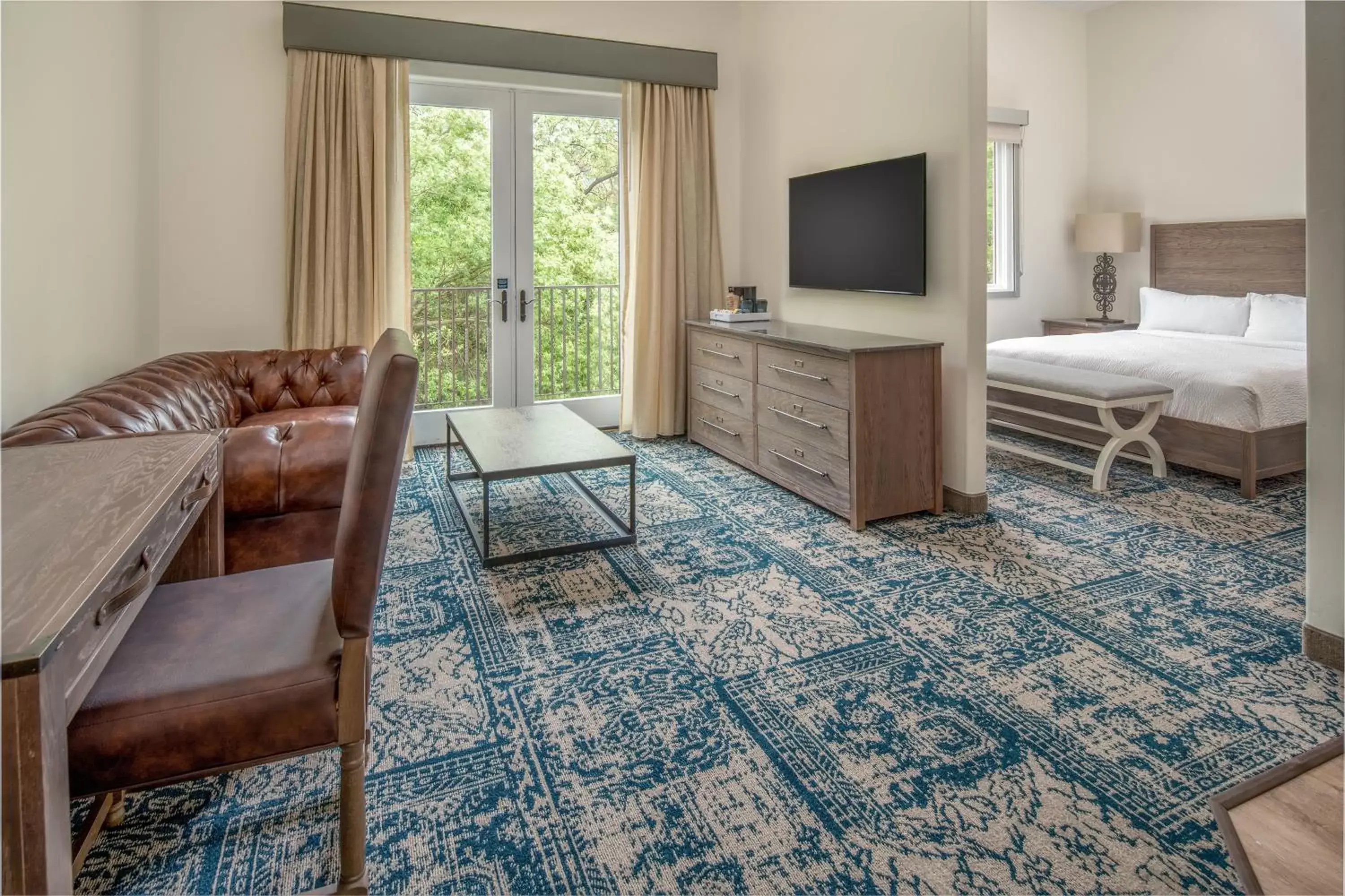 Photo of the whole room, Seating Area in Four Points by Sheraton Santa Cruz Scotts Valley