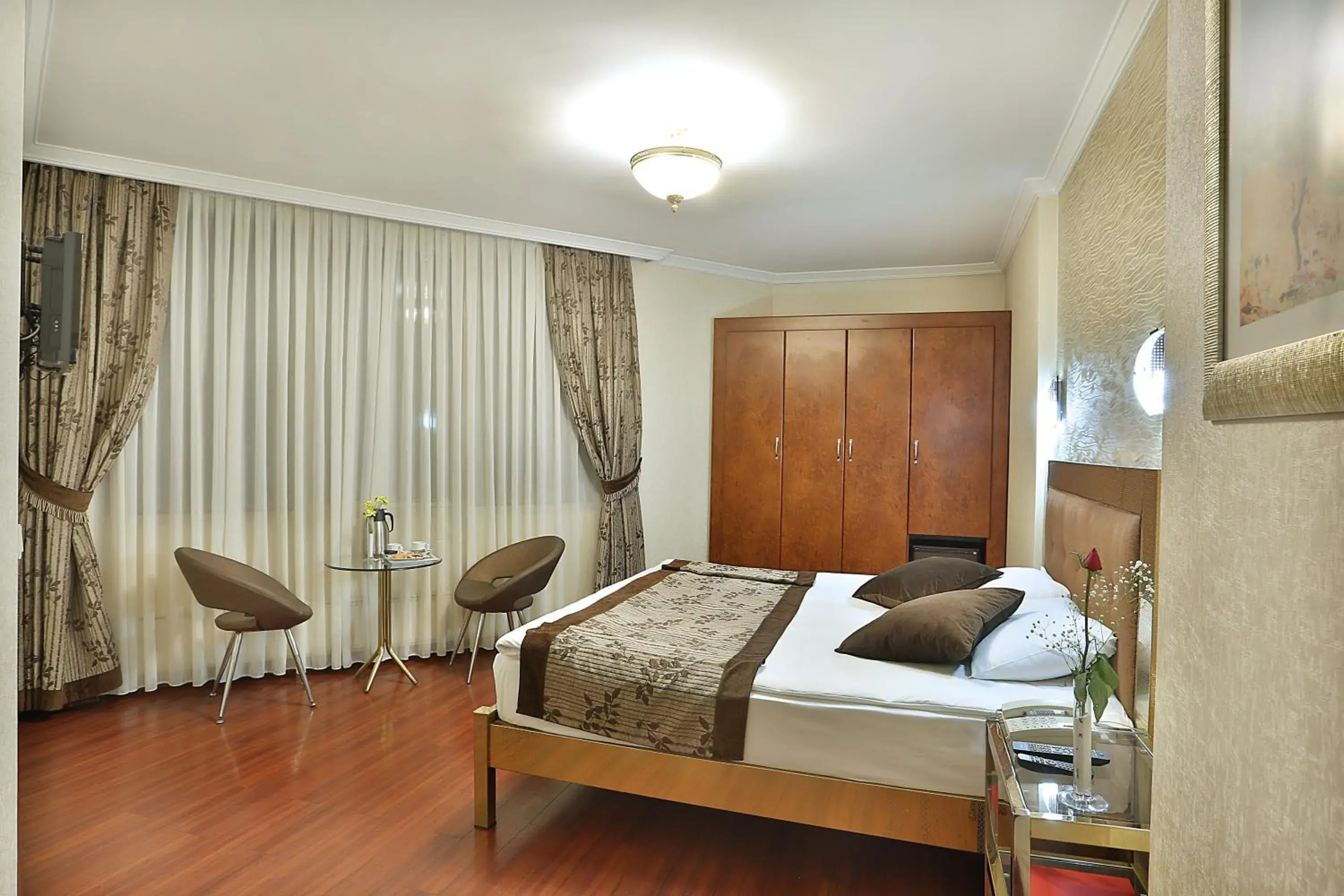 Photo of the whole room, Bed in Grand Madrid Hotel