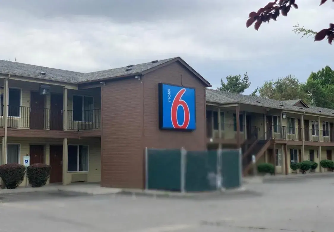 Property Building in Motel 6-Yakima, WA - Downtown