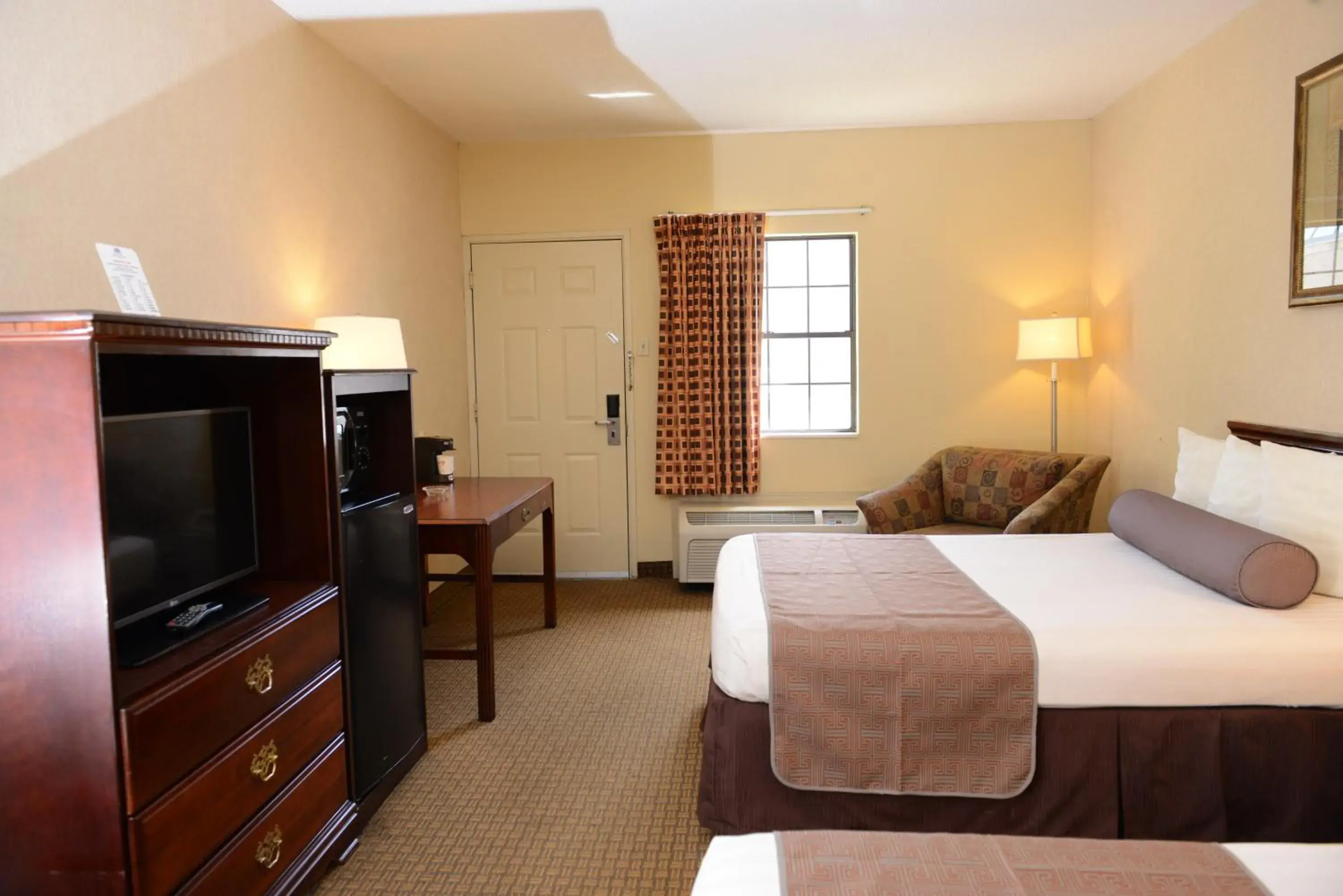 Bed in Americas Best Value Inn - Tunica Resort