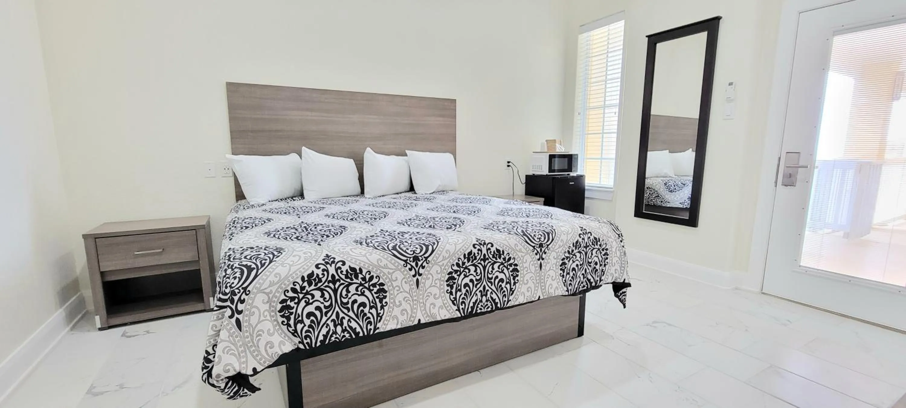 Bed in Lighthouse Inn