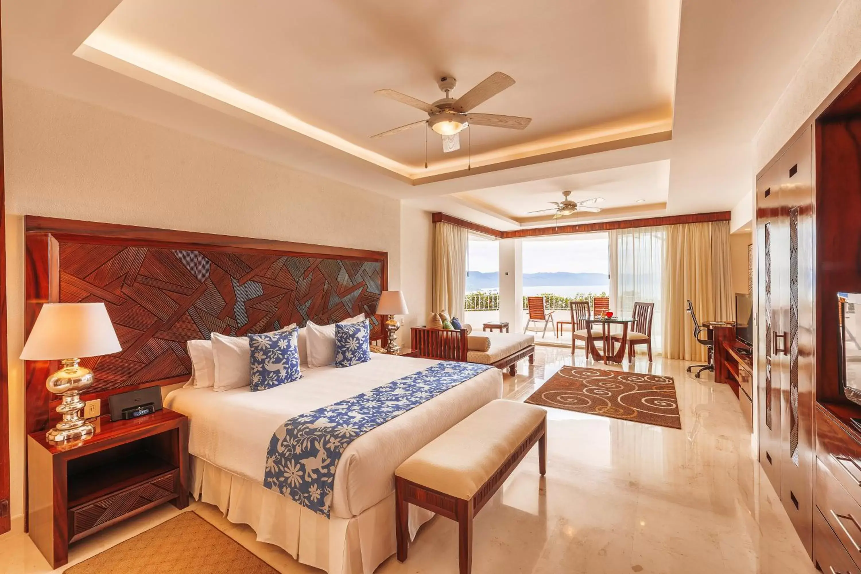 Bedroom in Grand Miramar All Luxury Suites & Residences