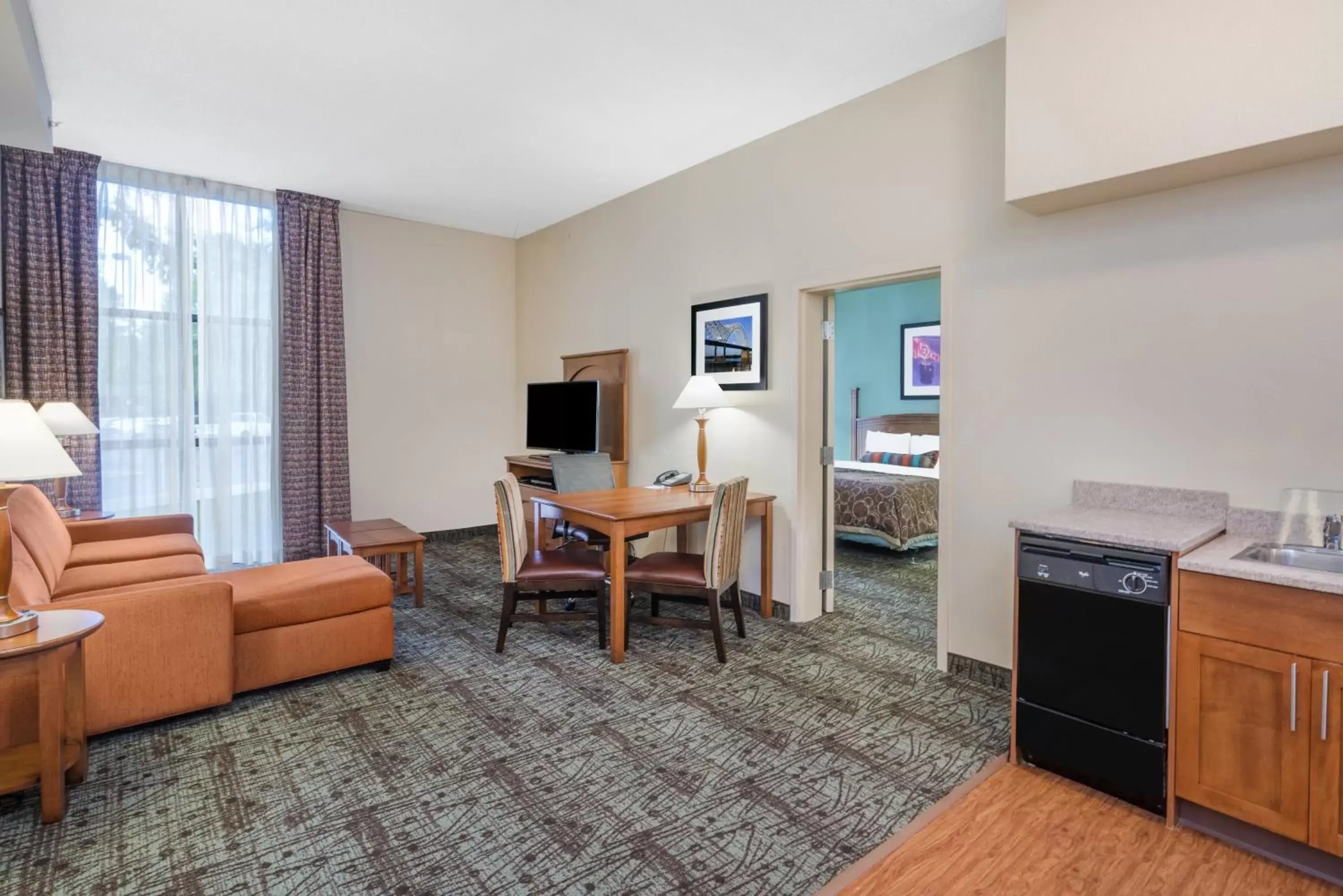 Bedroom, TV/Entertainment Center in Staybridge Suites Memphis-Poplar Ave East, an IHG Hotel