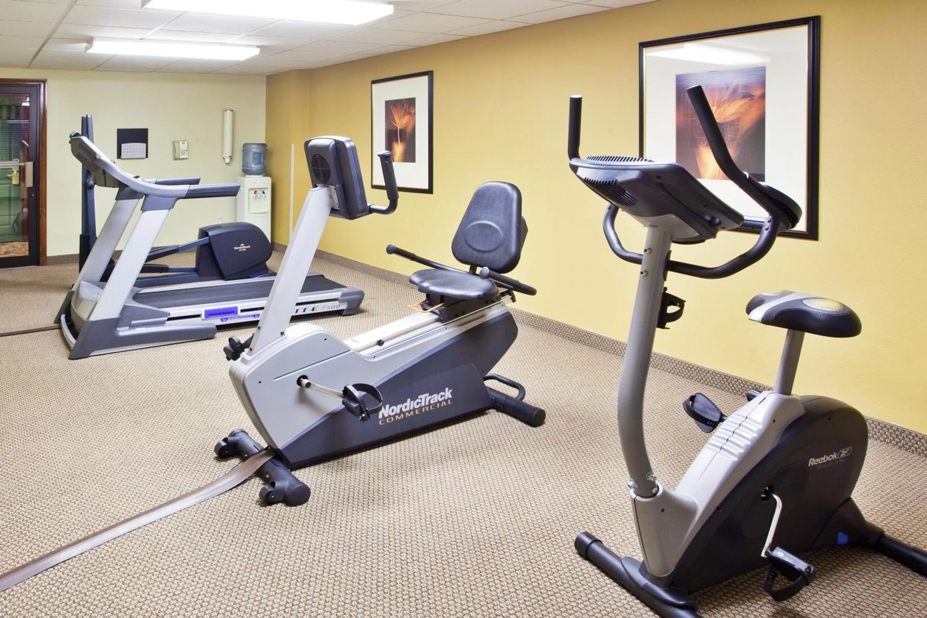 Fitness centre/facilities in Country Inn & Suites by Radisson, Kingsland, GA