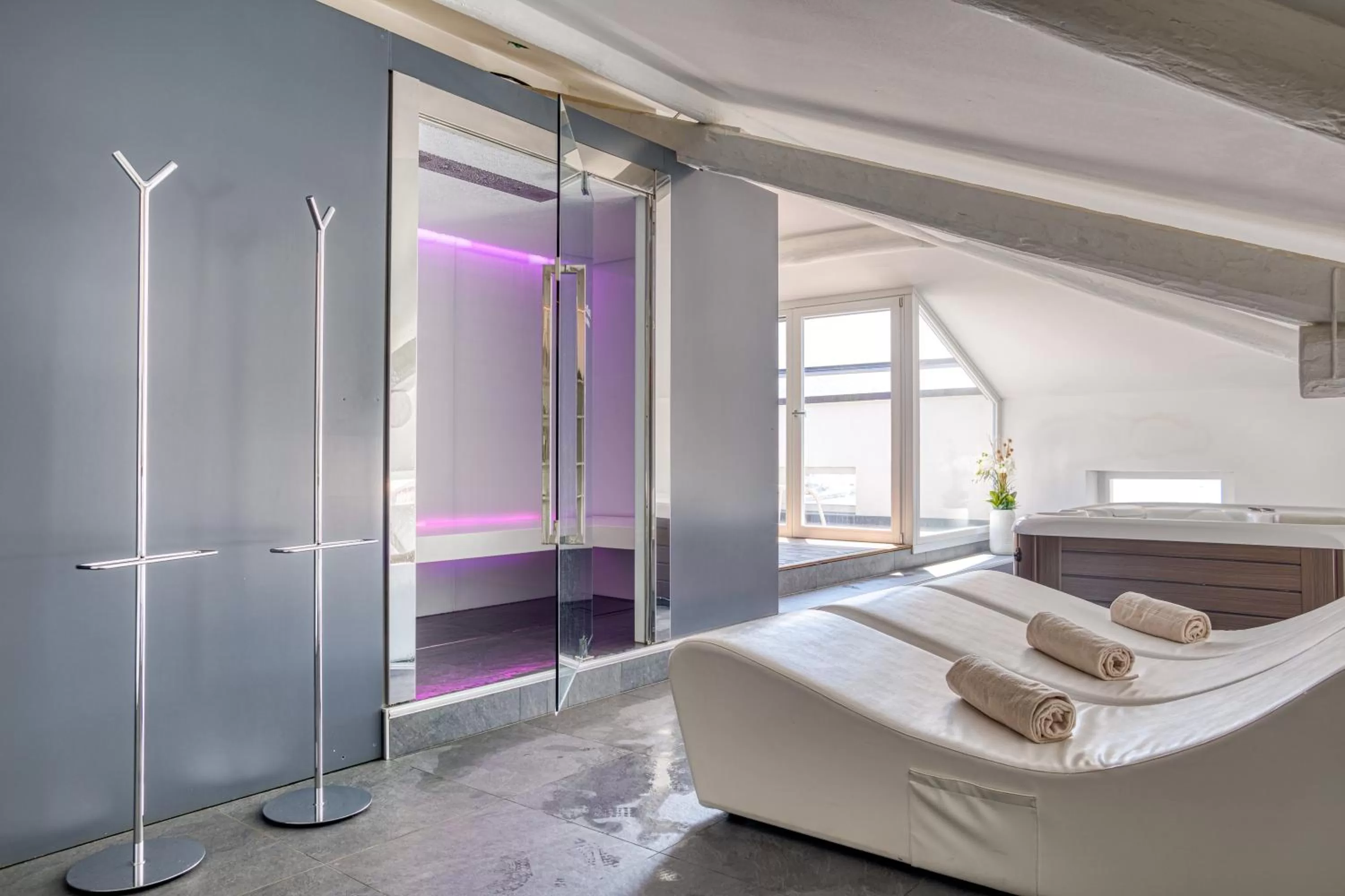 Hot Tub, Bed in Hotel Lago Di Garda