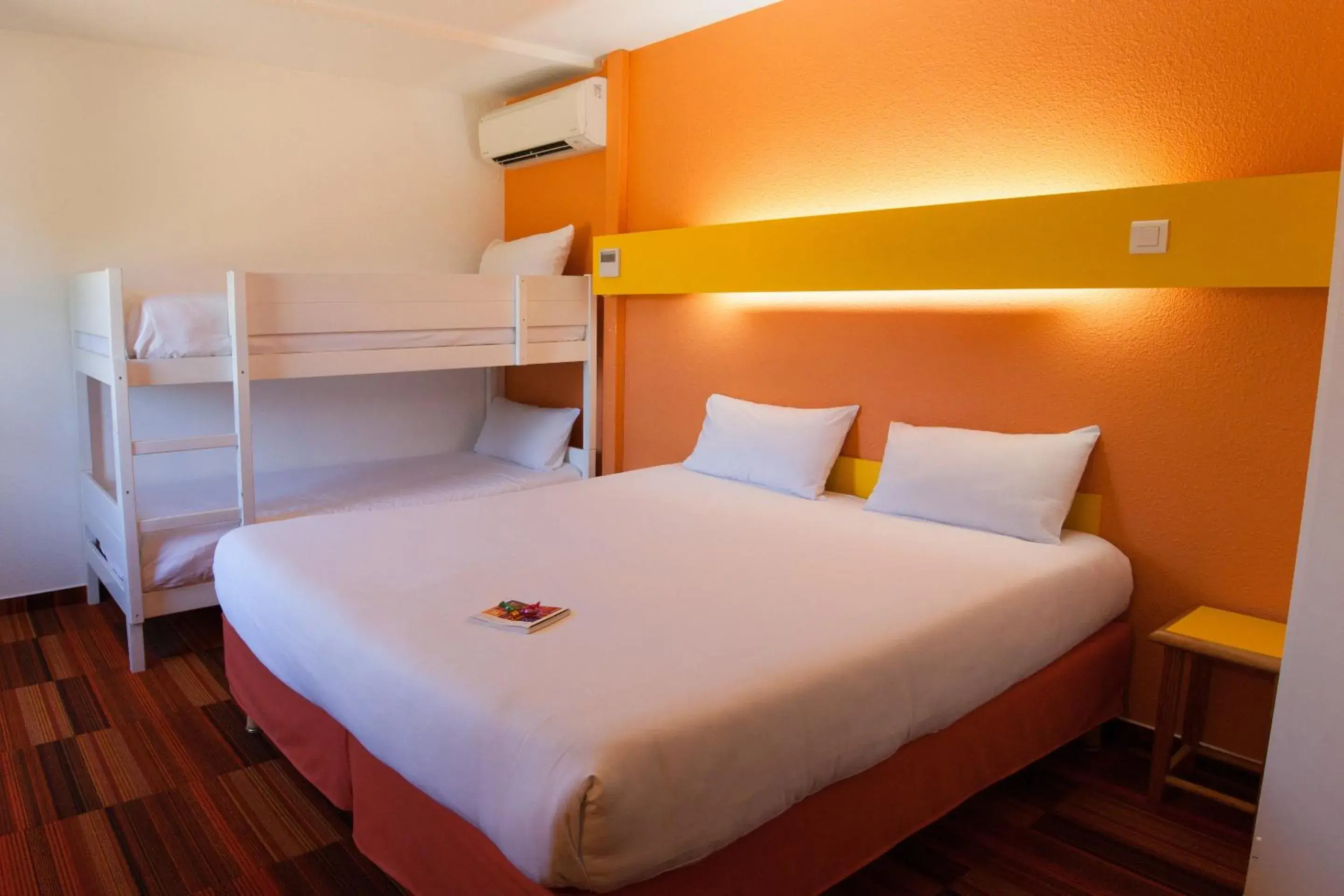 Bedroom in HOTEL LE BORDEAUX LAC Originals Access - Ex P'tit Dej Hotel