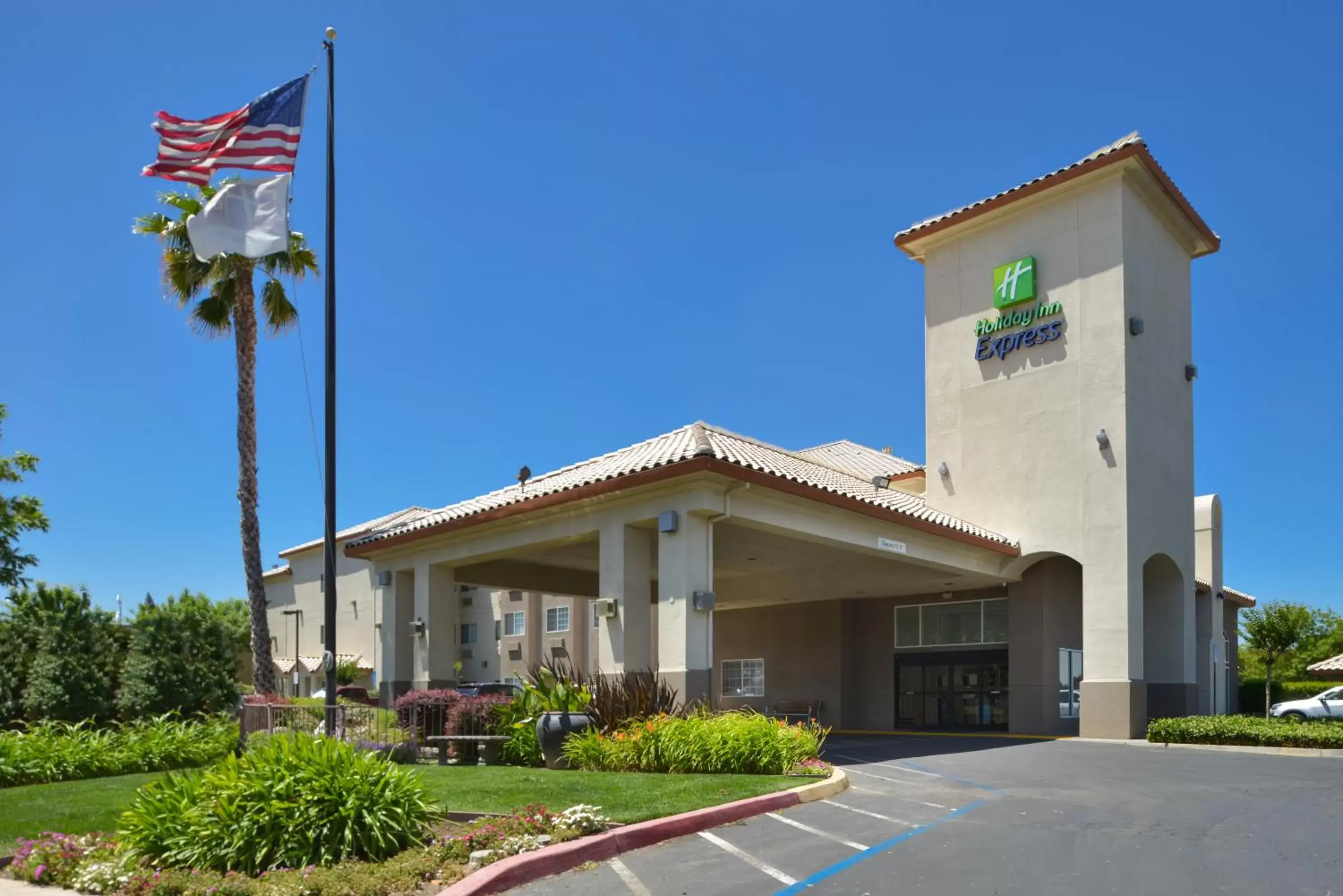 Property Building in Holiday Inn Express Madera, an IHG Hotel