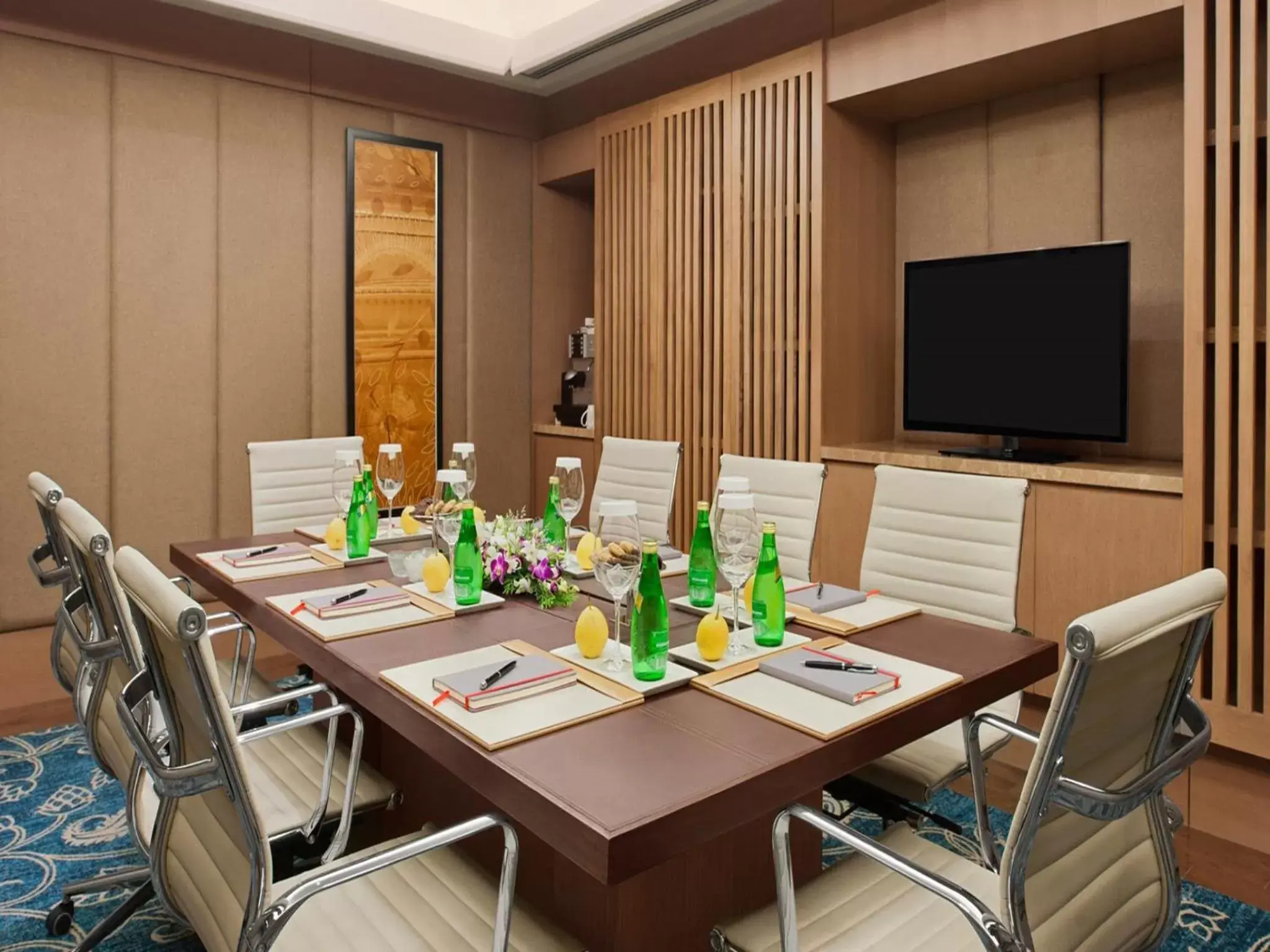 Business facilities in The Leela Ambience Convention Hotel Delhi