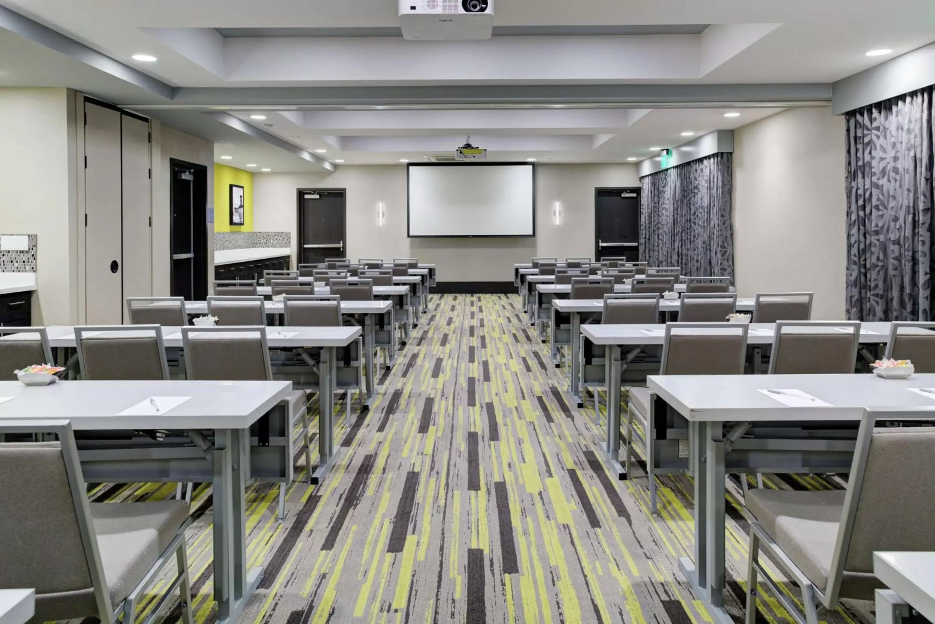 Meeting/conference room in Hampton Inn & Suites Irvine/Orange County Airport