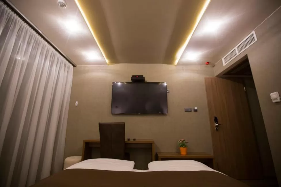 Photo of the whole room in Pole Position Beach Hotel