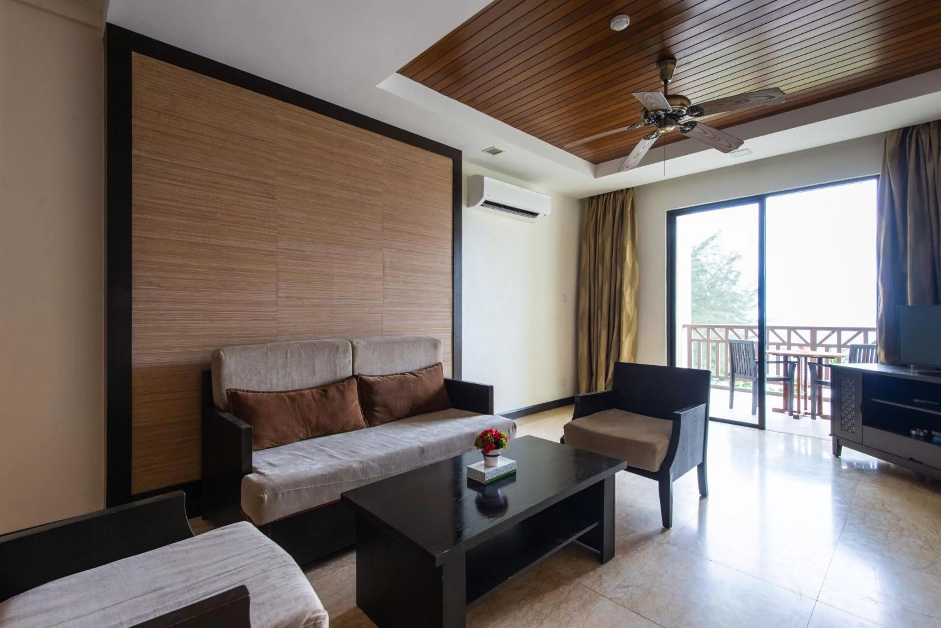 Bed in Sabah Beach Villas & Suites