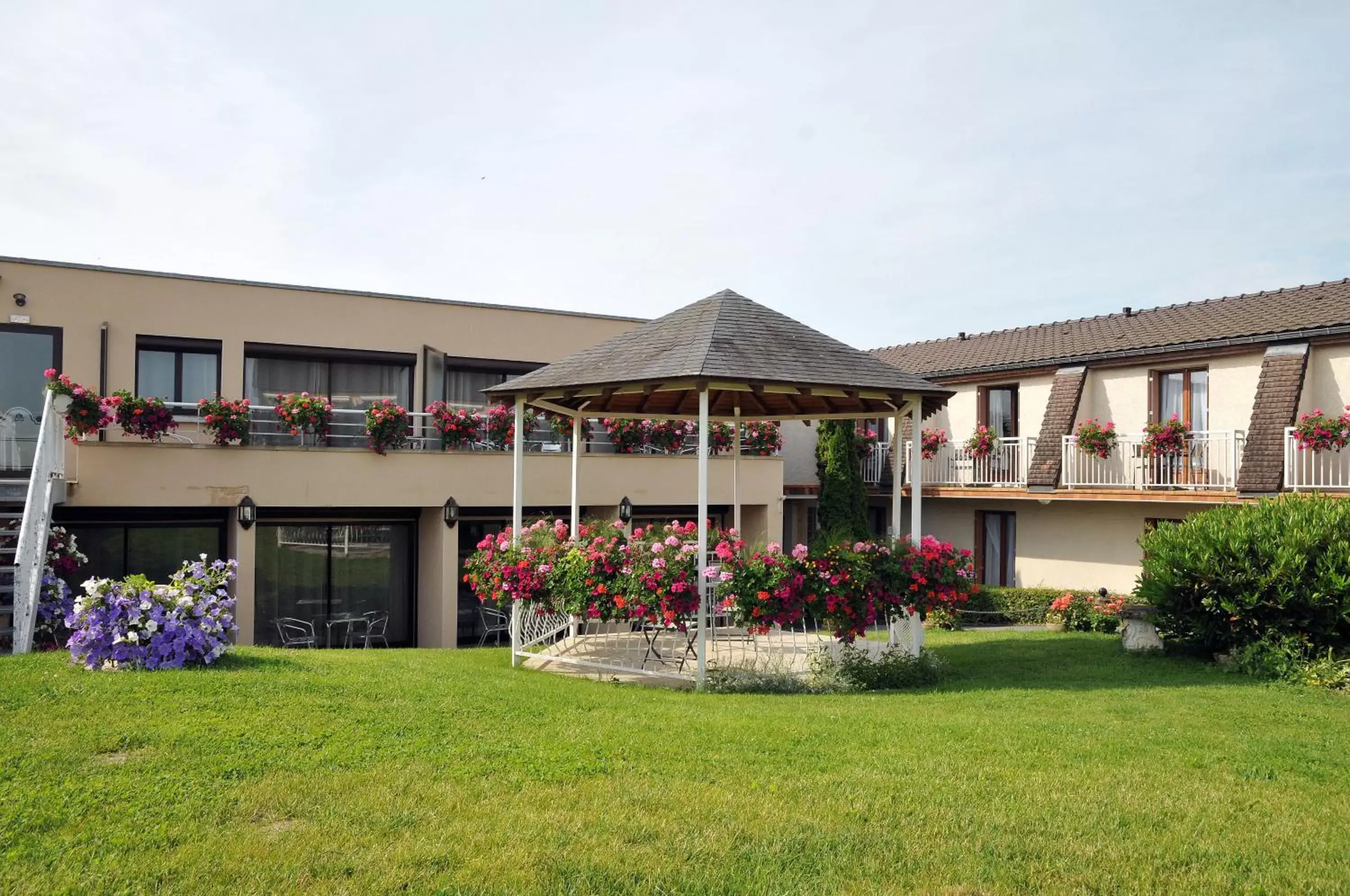 Property Building in Logis Hostellerie Du Mont Aimé