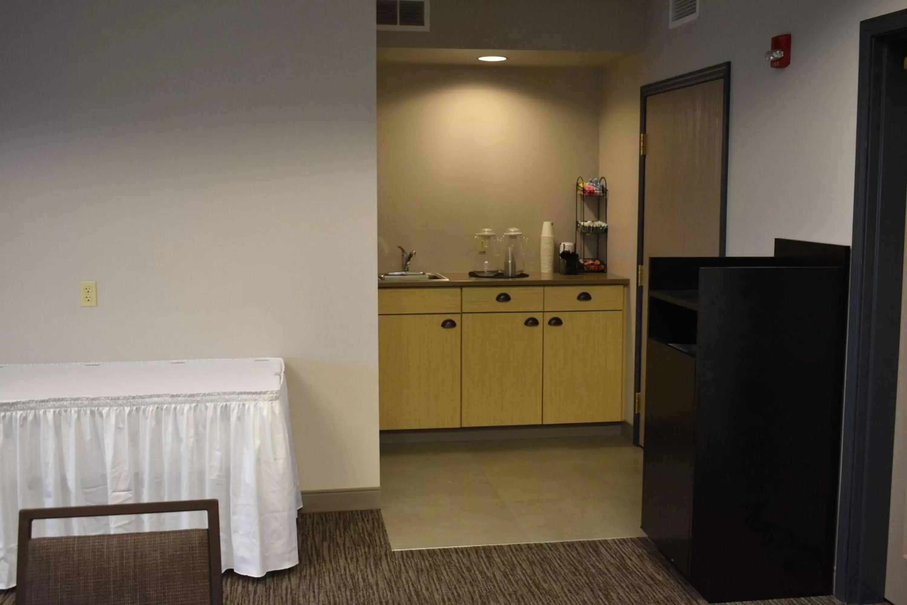 On site, Kitchen/Kitchenette in Country Inn & Suites by Radisson, Northwood, IA