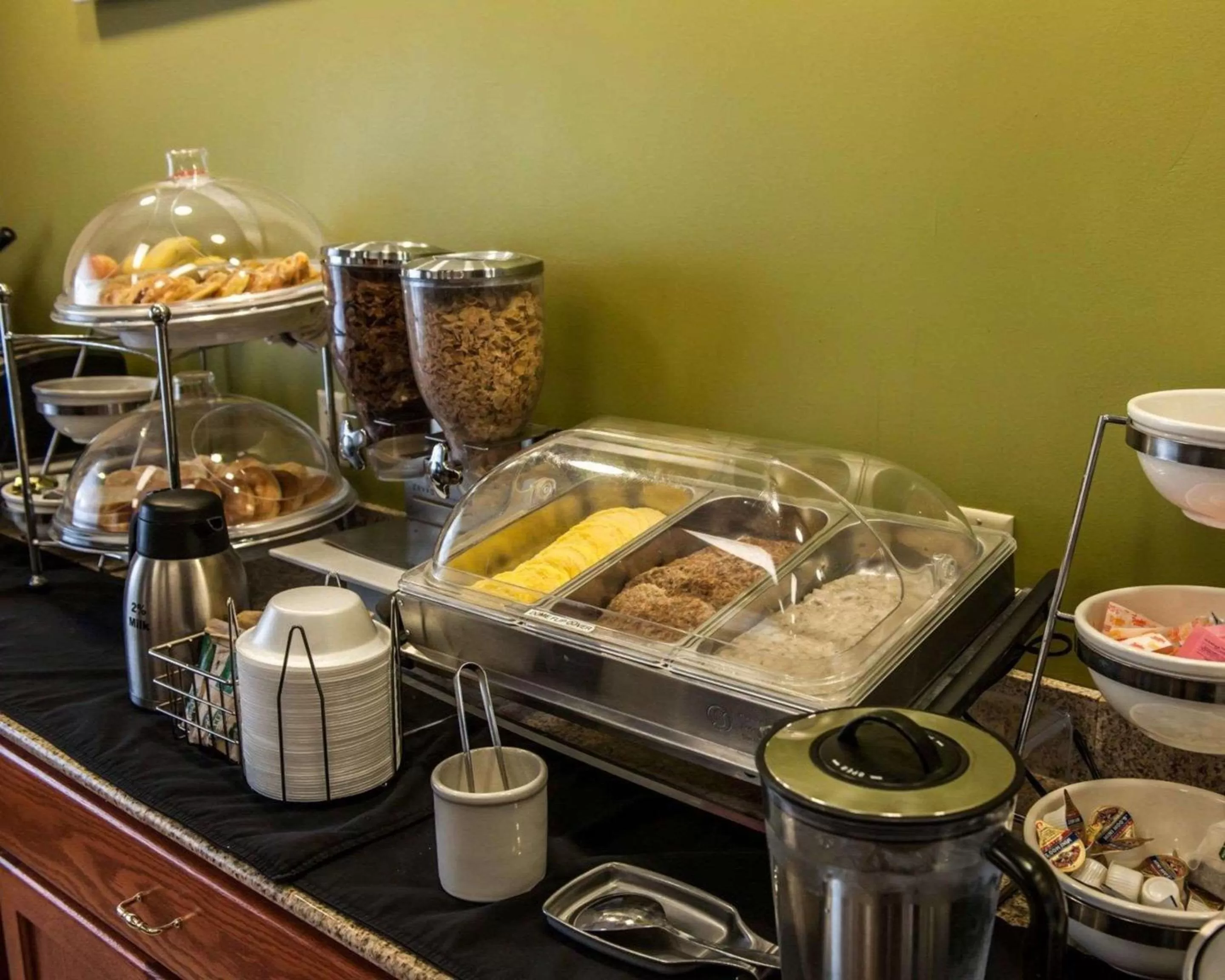 Restaurant/places to eat, Food in Sleep Inn South Bend Airport