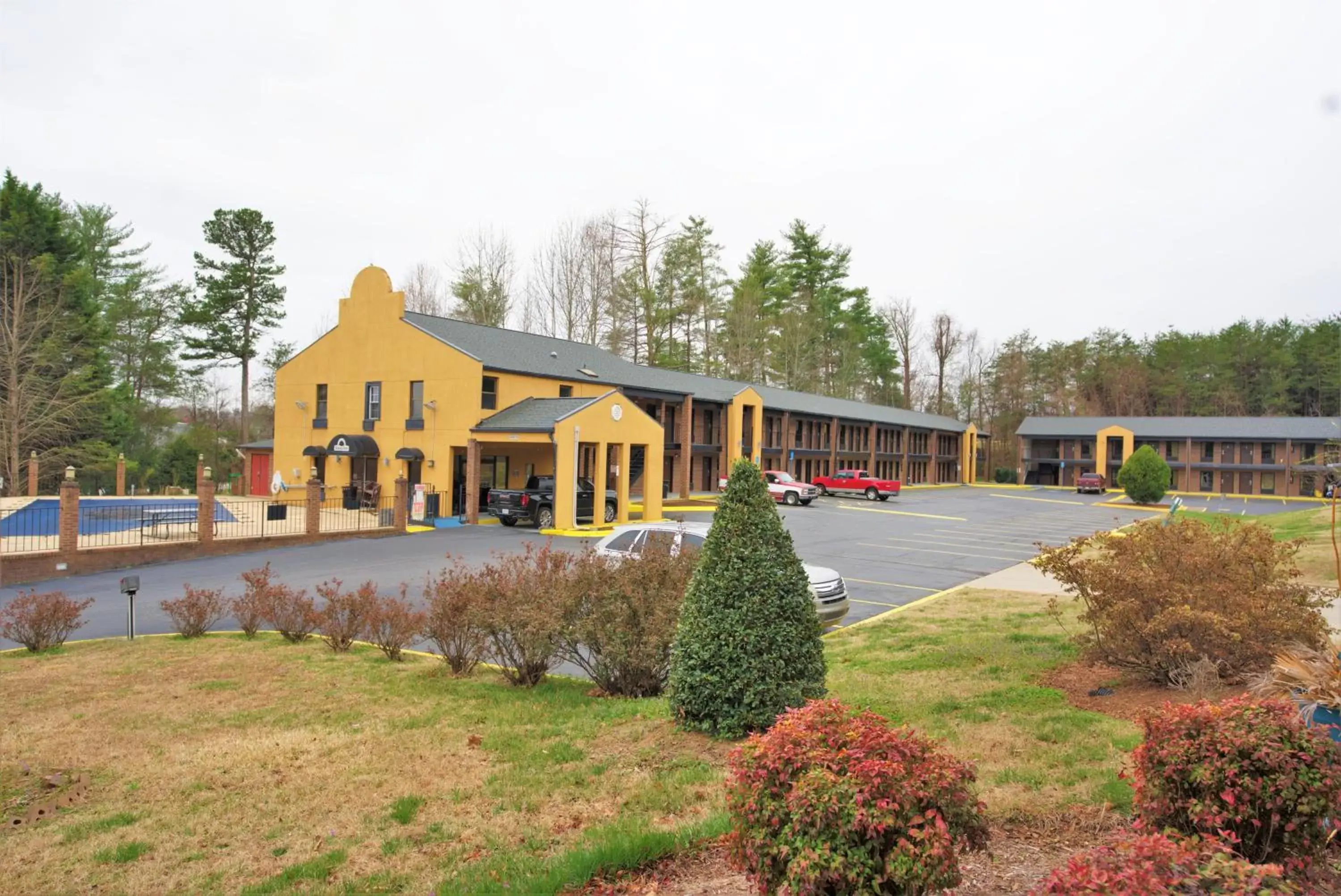 Property Building in Columbus Inn and Suites