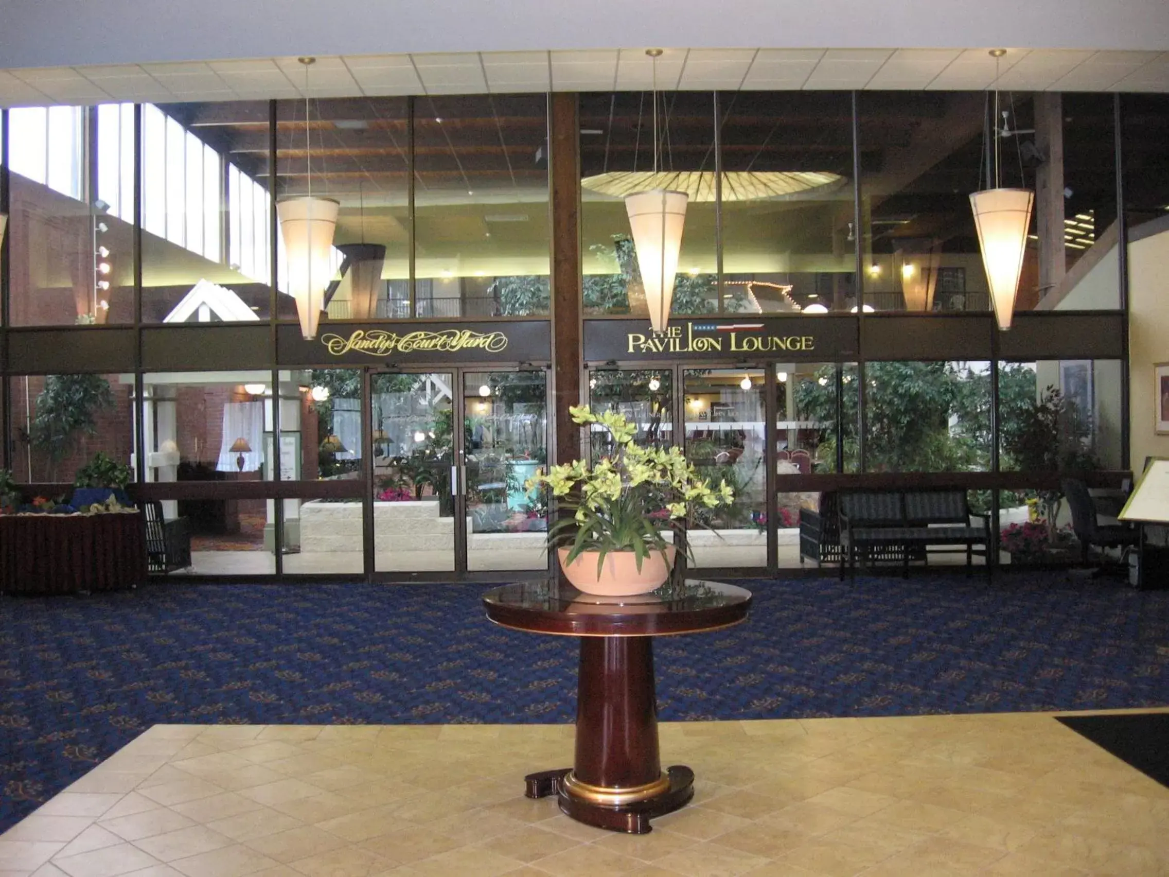 Lobby or reception, Lounge/Bar in Boxboro Regency
