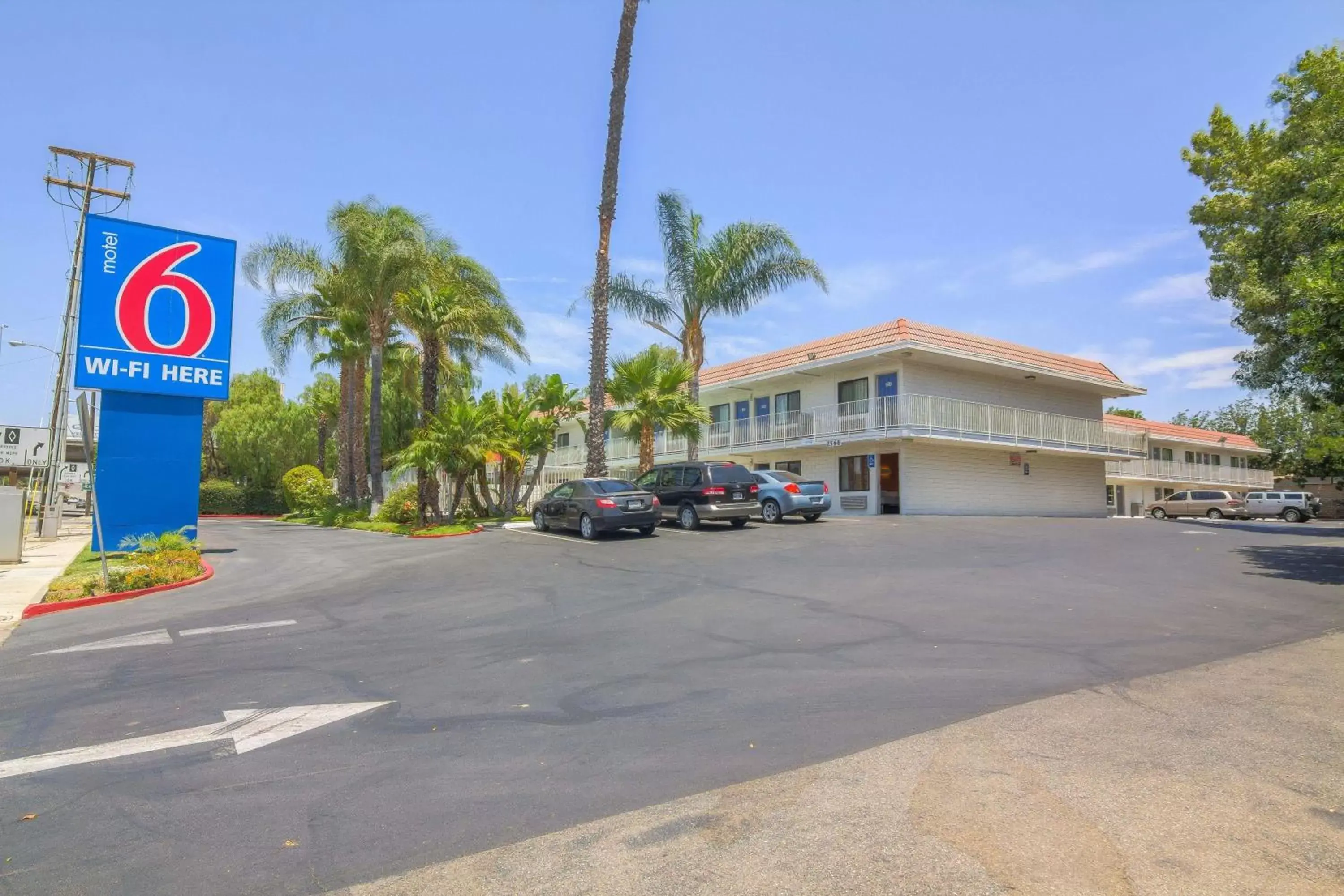 Property building in Motel 6-Simi Valley, CA
