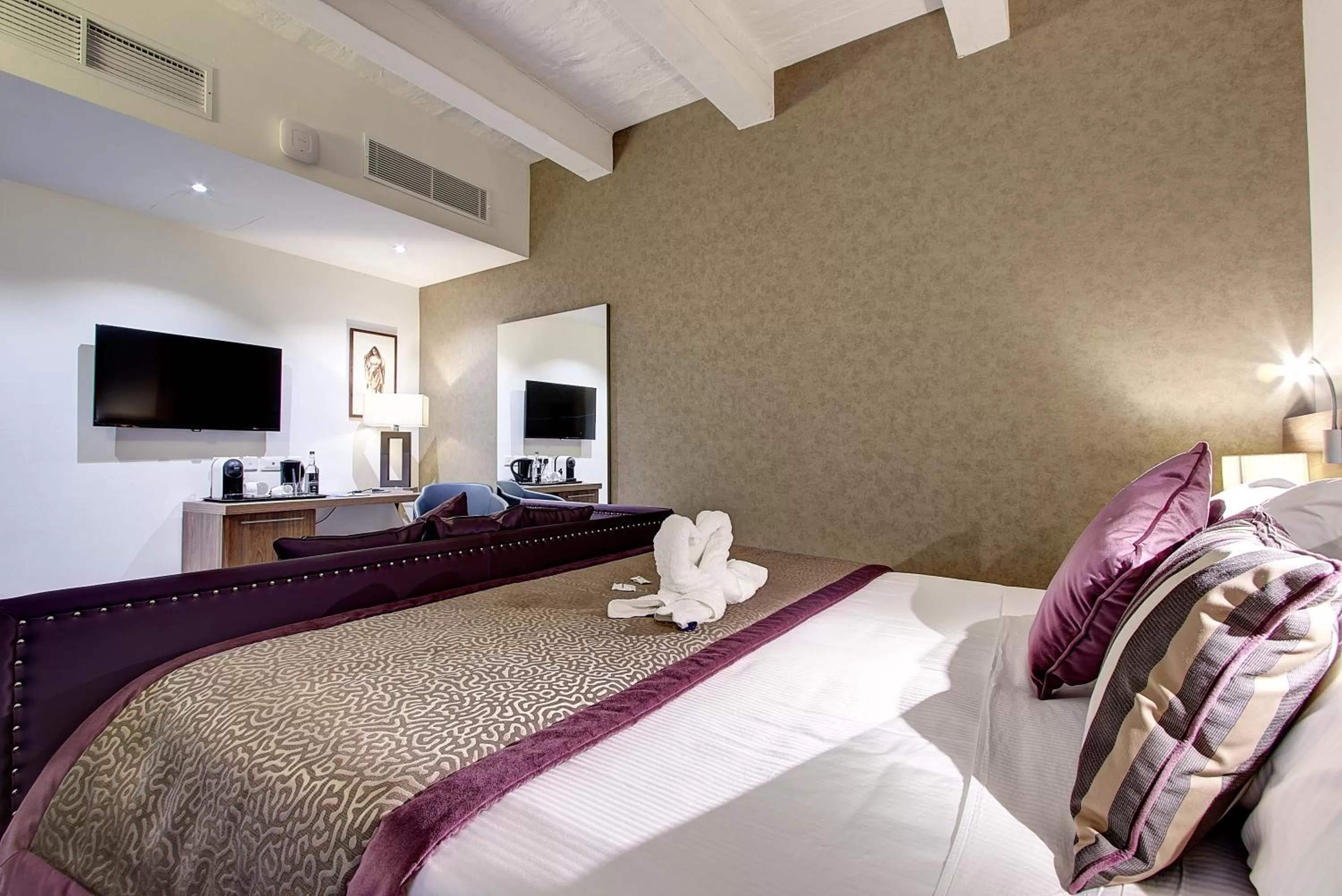 Bed in Palazzo Paolina Boutique Hotel