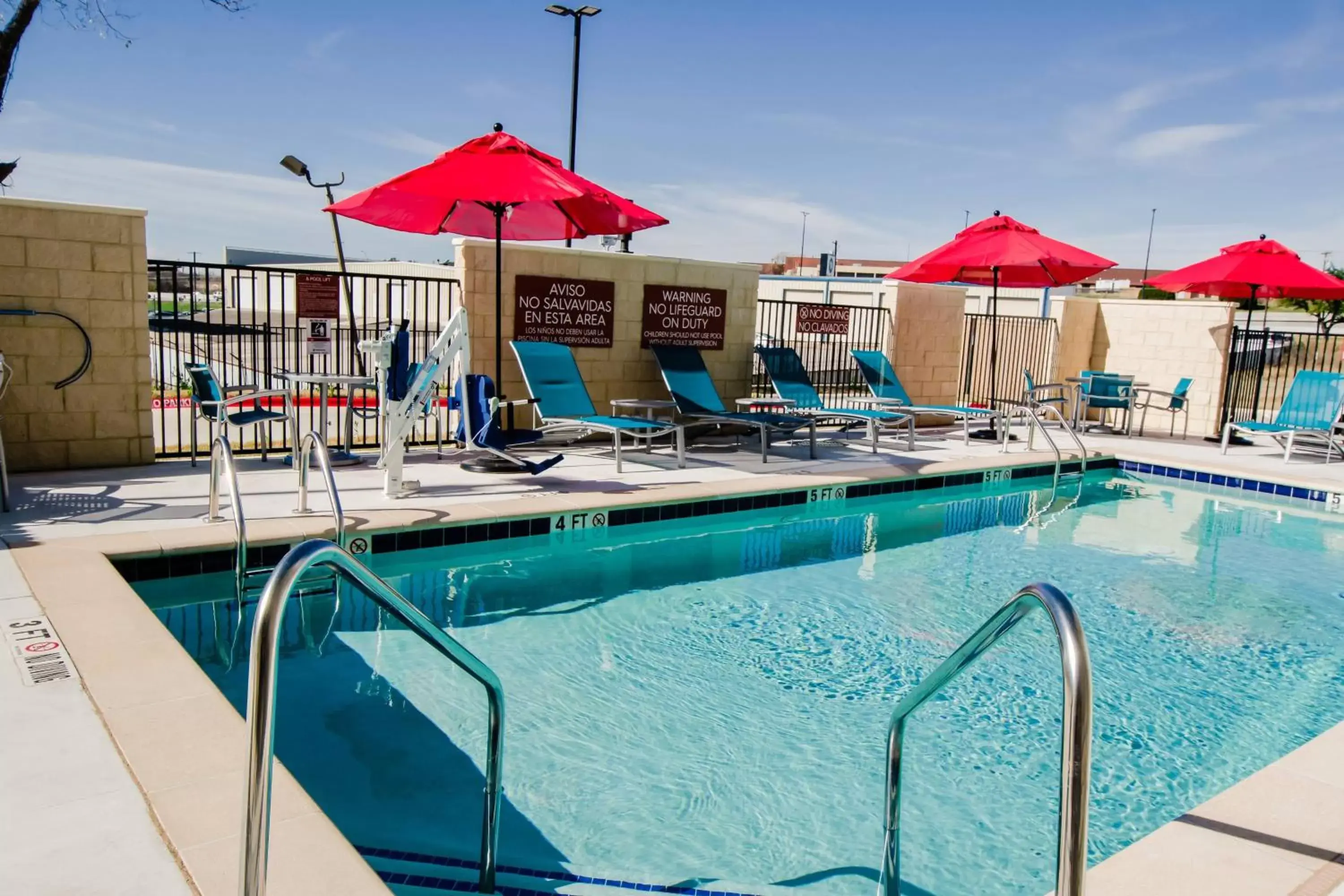 Swimming Pool in TownePlace Suites by Marriott Temple