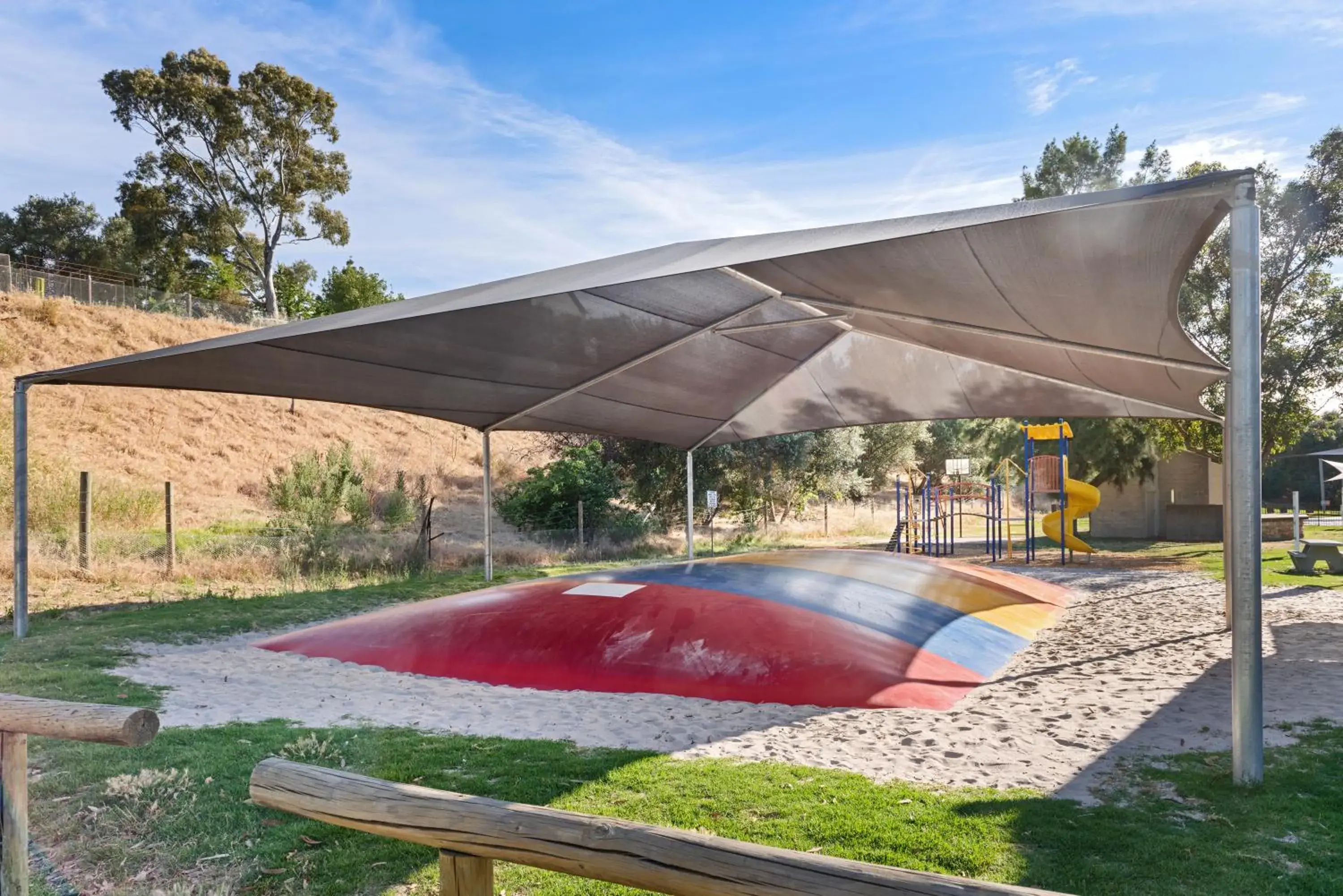 Children play ground, Swimming Pool in Discovery Parks - Barossa Valley