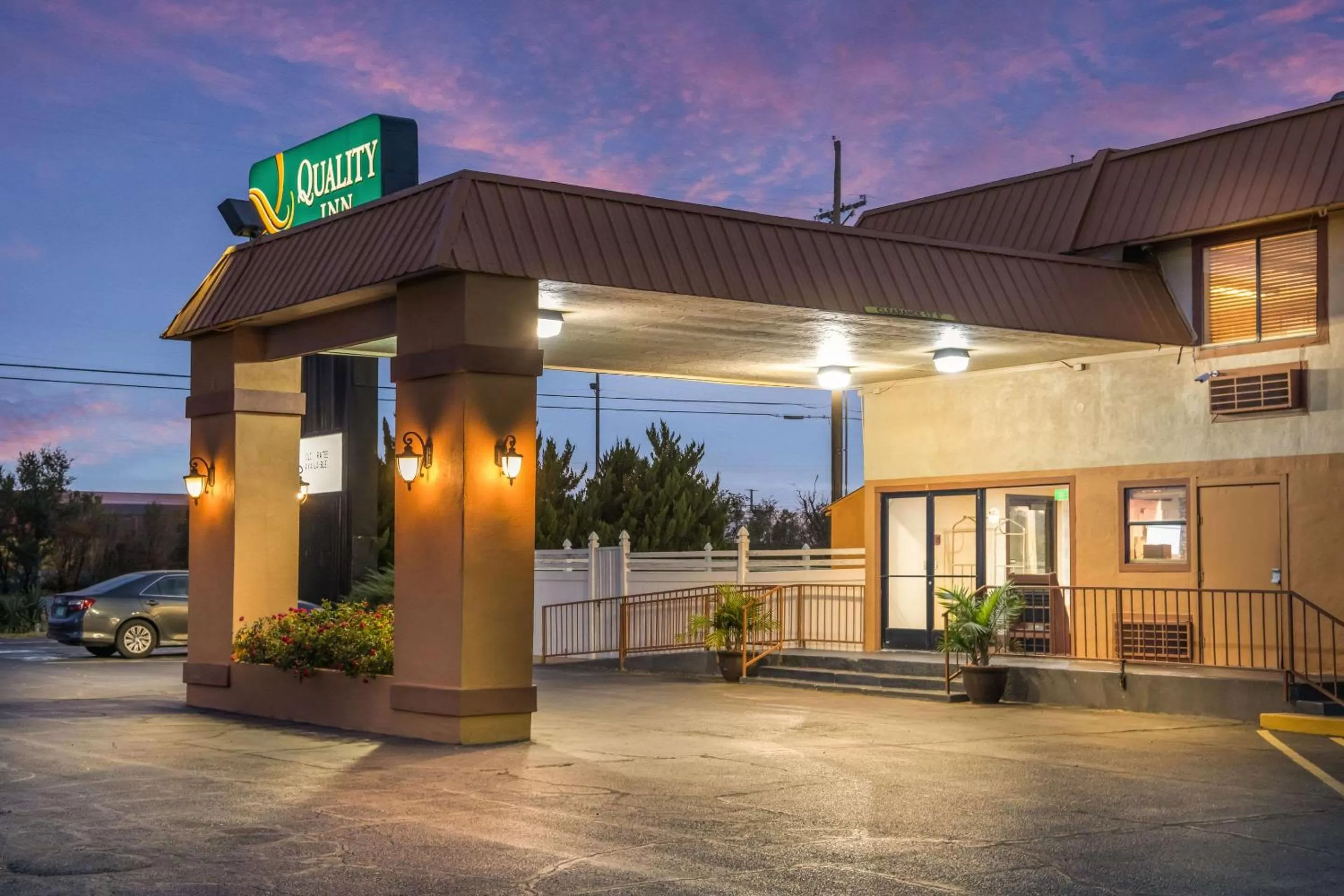 Property building in Quality Inn Clovis
