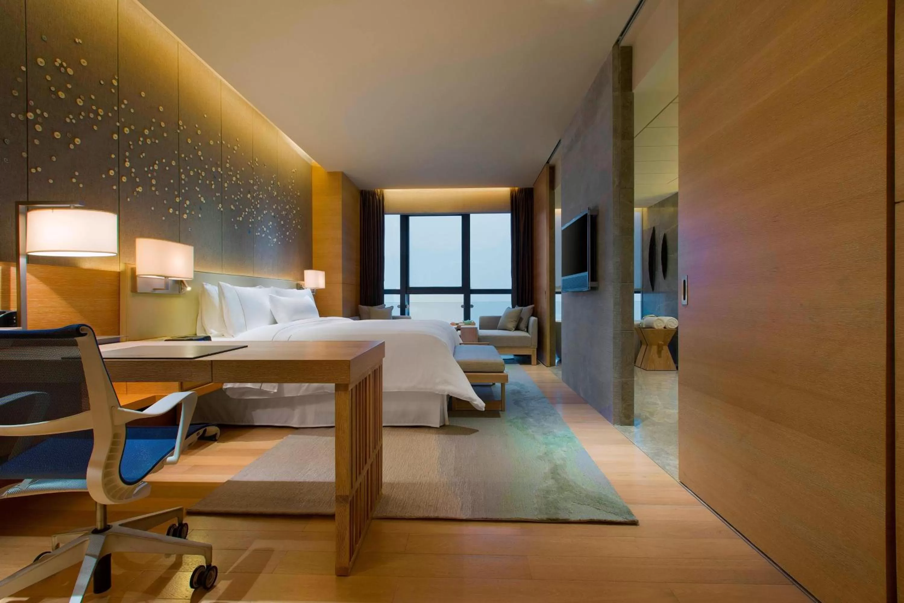 Bedroom, Bed in The Westin Chongqing Liberation Square