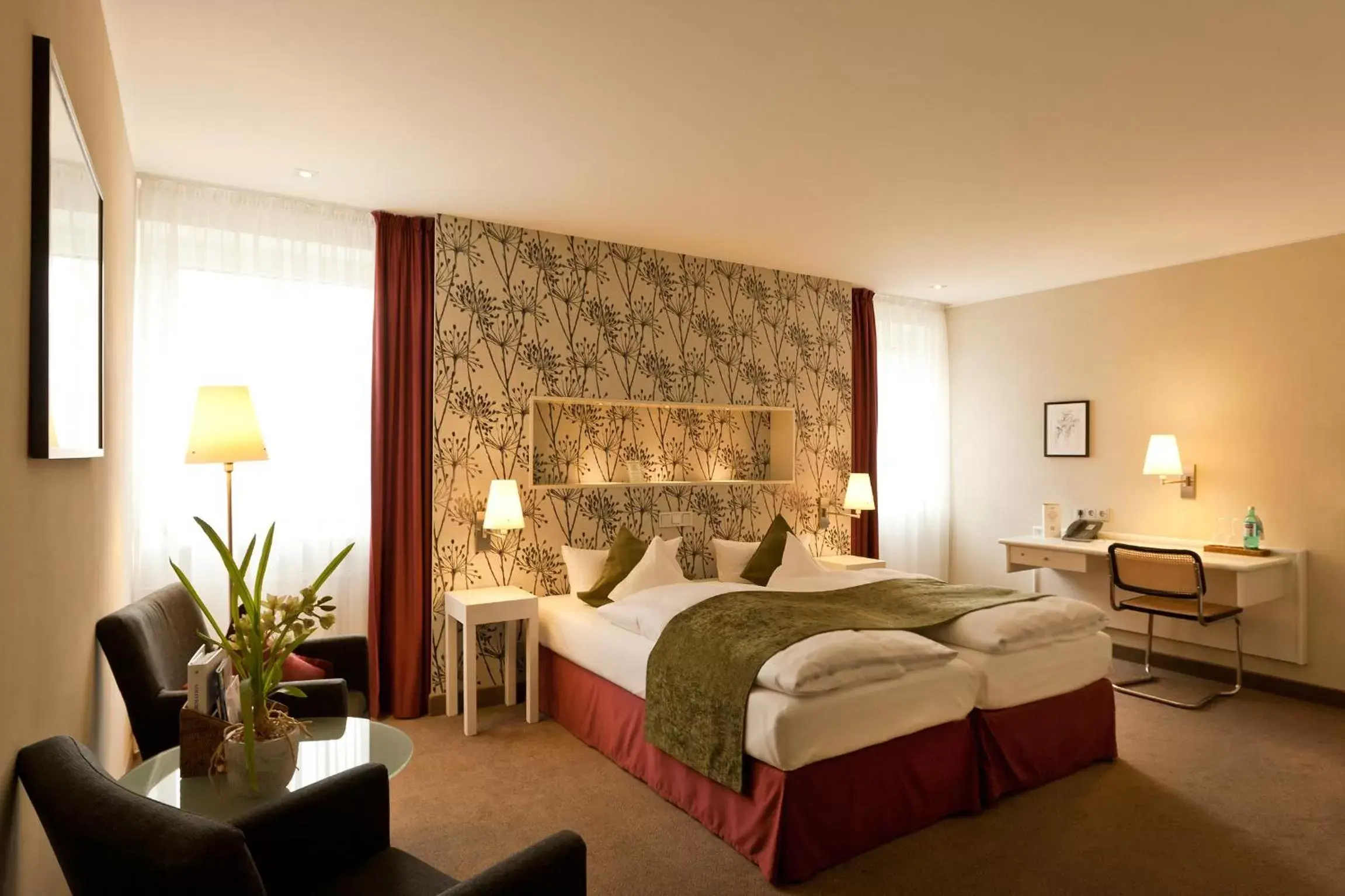 Photo of the whole room, Bed in Hotel Deutscher Hof Photo of the whole room, Bed in Hotel Deutscher Hof