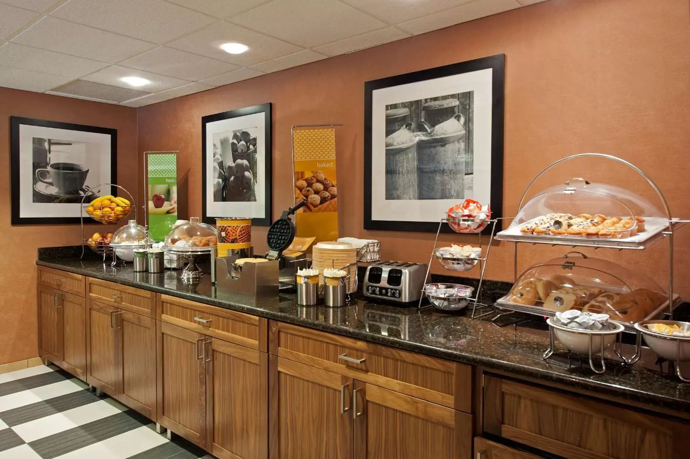 Dining area, Restaurant/Places to Eat in Hampton Inn Bloomington