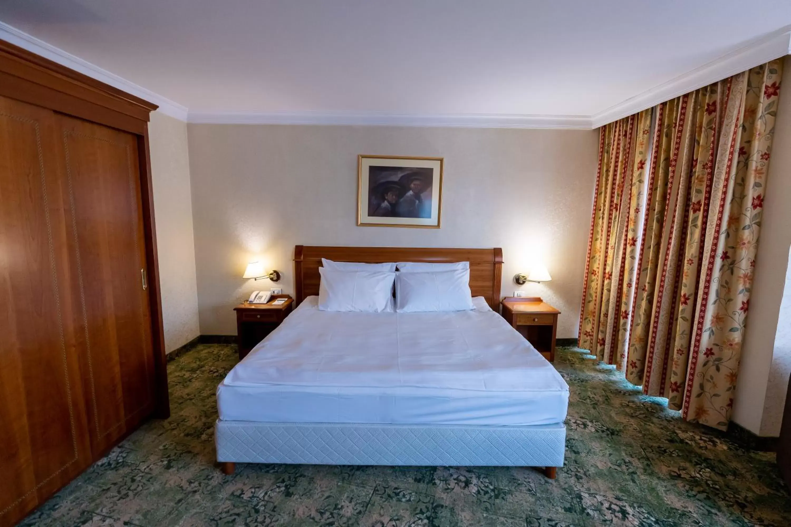 Balcony/Terrace, Bed in Best Western Hotel Turist