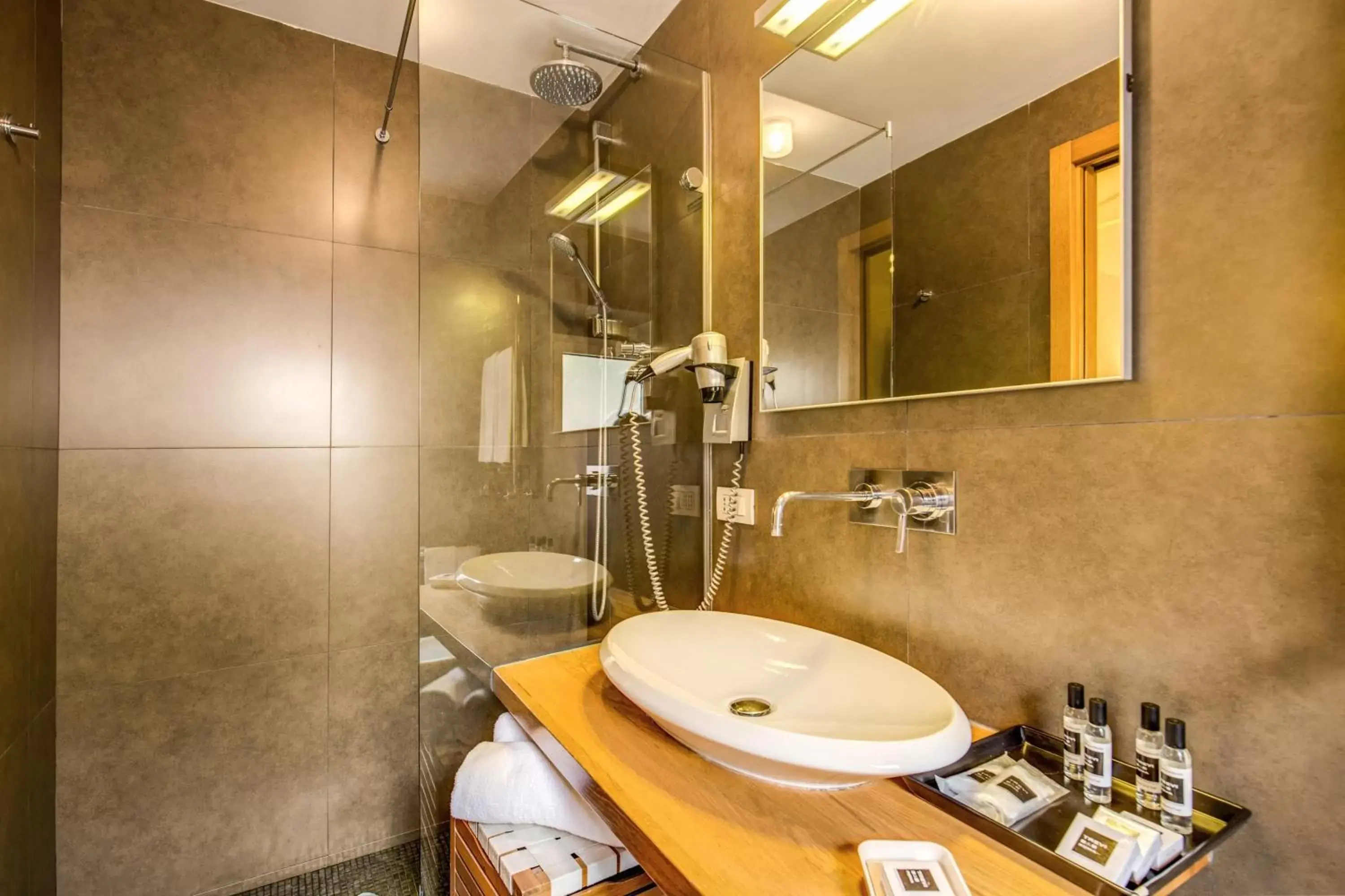 Shower, Bathroom in Trevi Beau Boutique Hotel