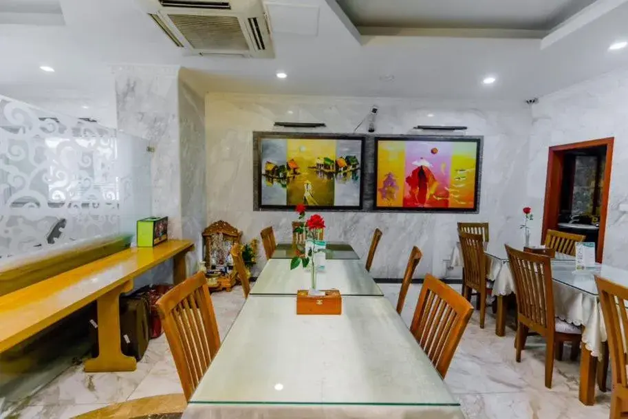 Restaurant/Places to Eat in A25 Hotel - 221 Bạch Mai