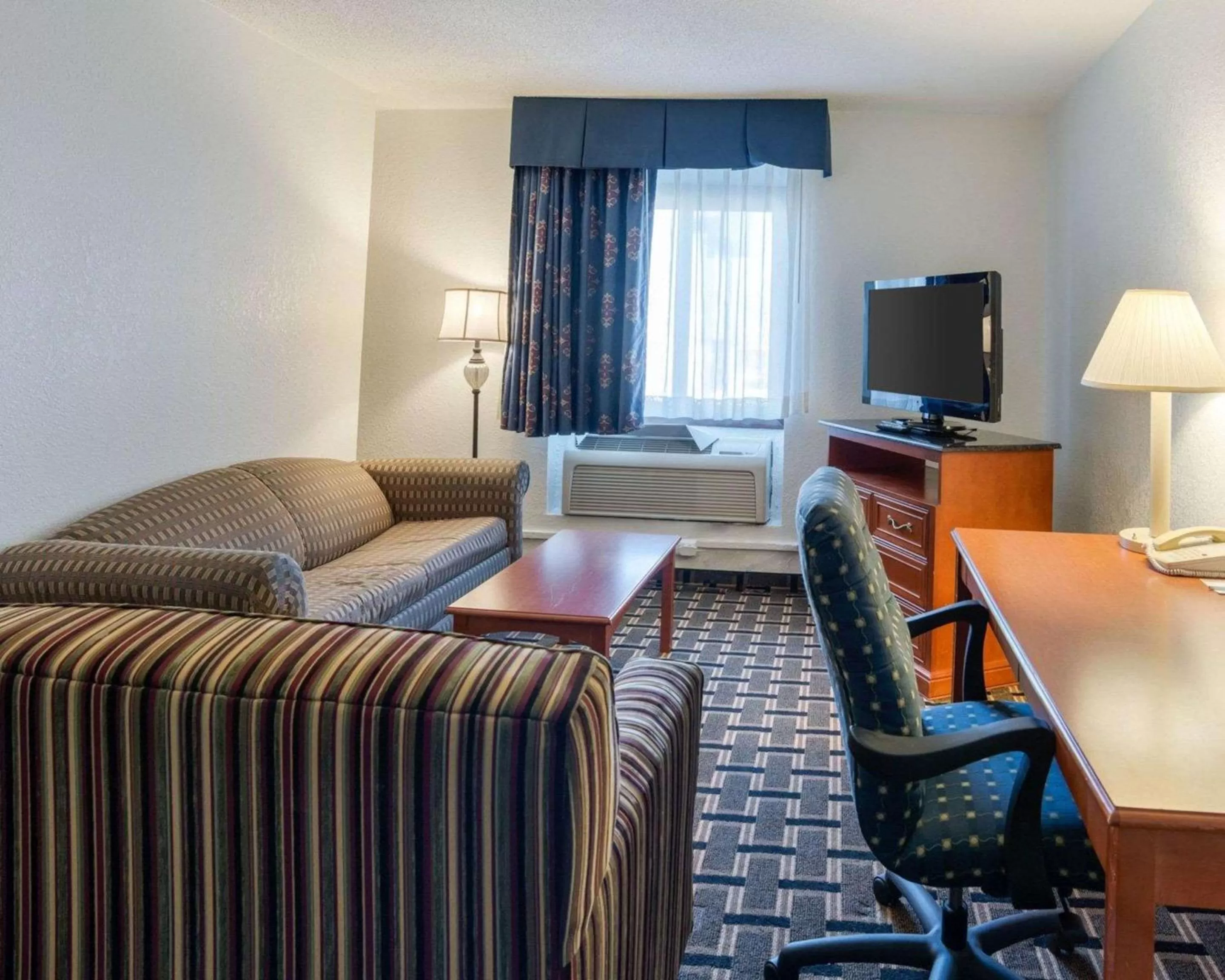 Photo of the whole room, Bed in Quality Inn Savage - Bloomington West