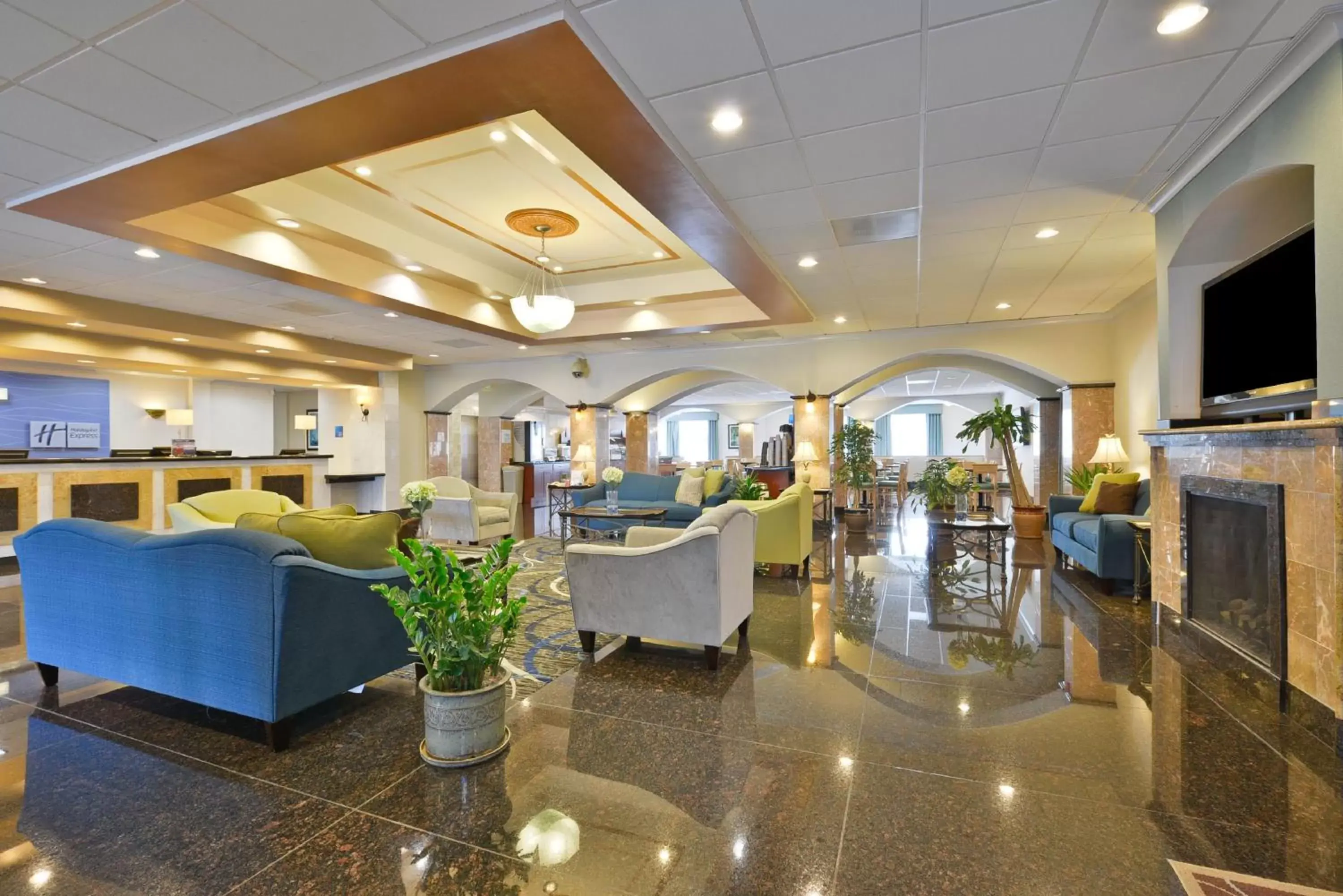 Lobby or reception in Holiday Inn Express Hotel & Suites Tacoma South - Lakewood, an IHG Hotel