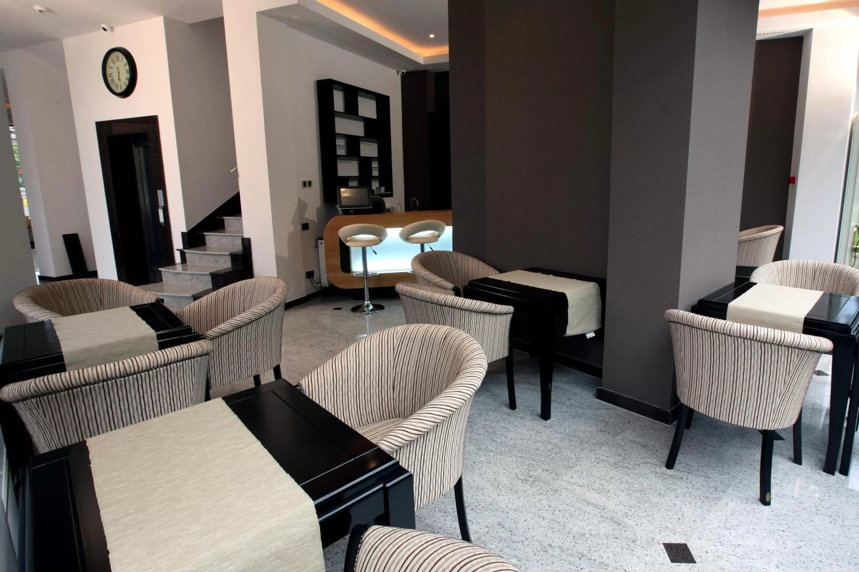 Restaurant/places to eat in Ambiance Hotel