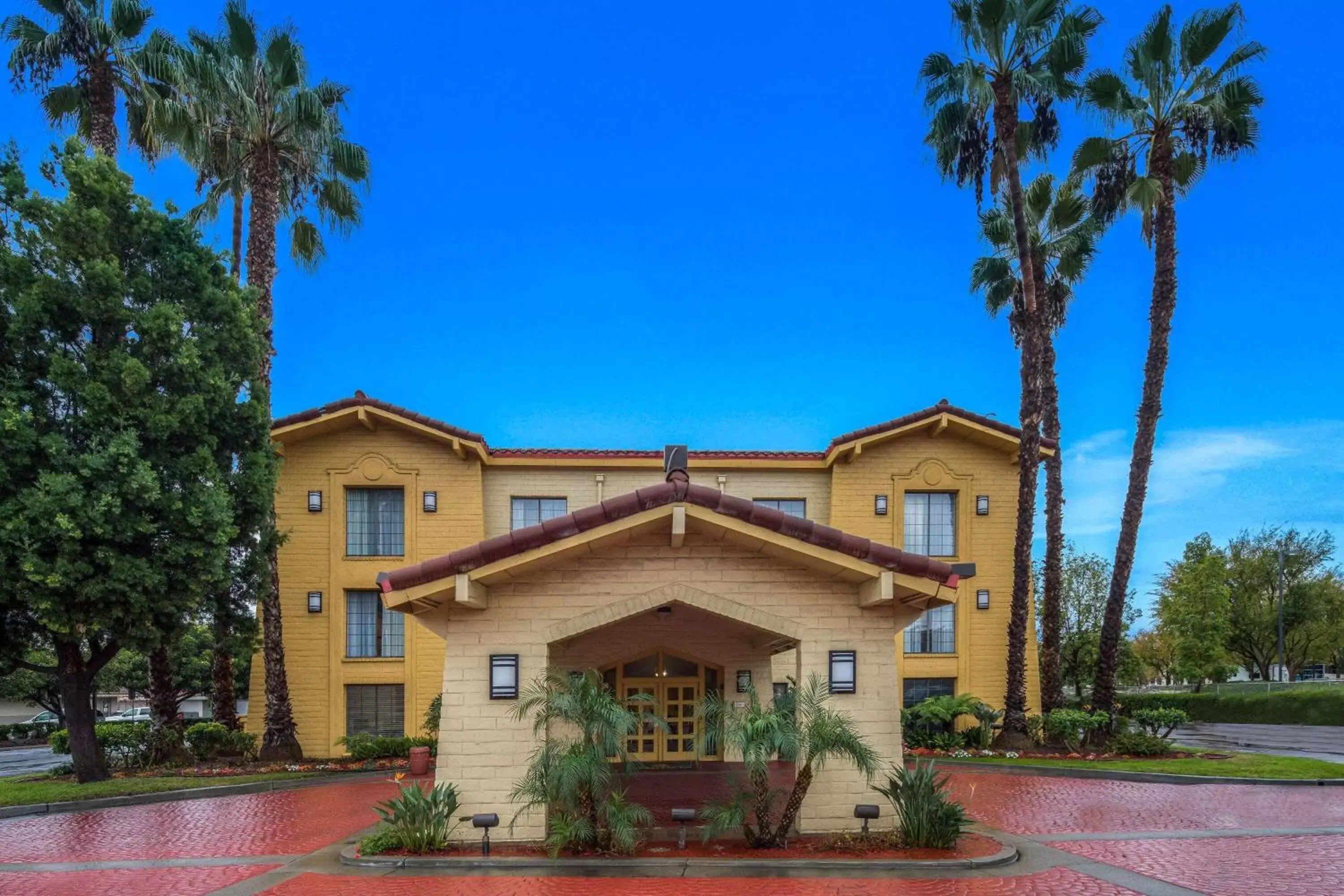 Property Building in La Quinta Inn by Wyndham San Diego Vista