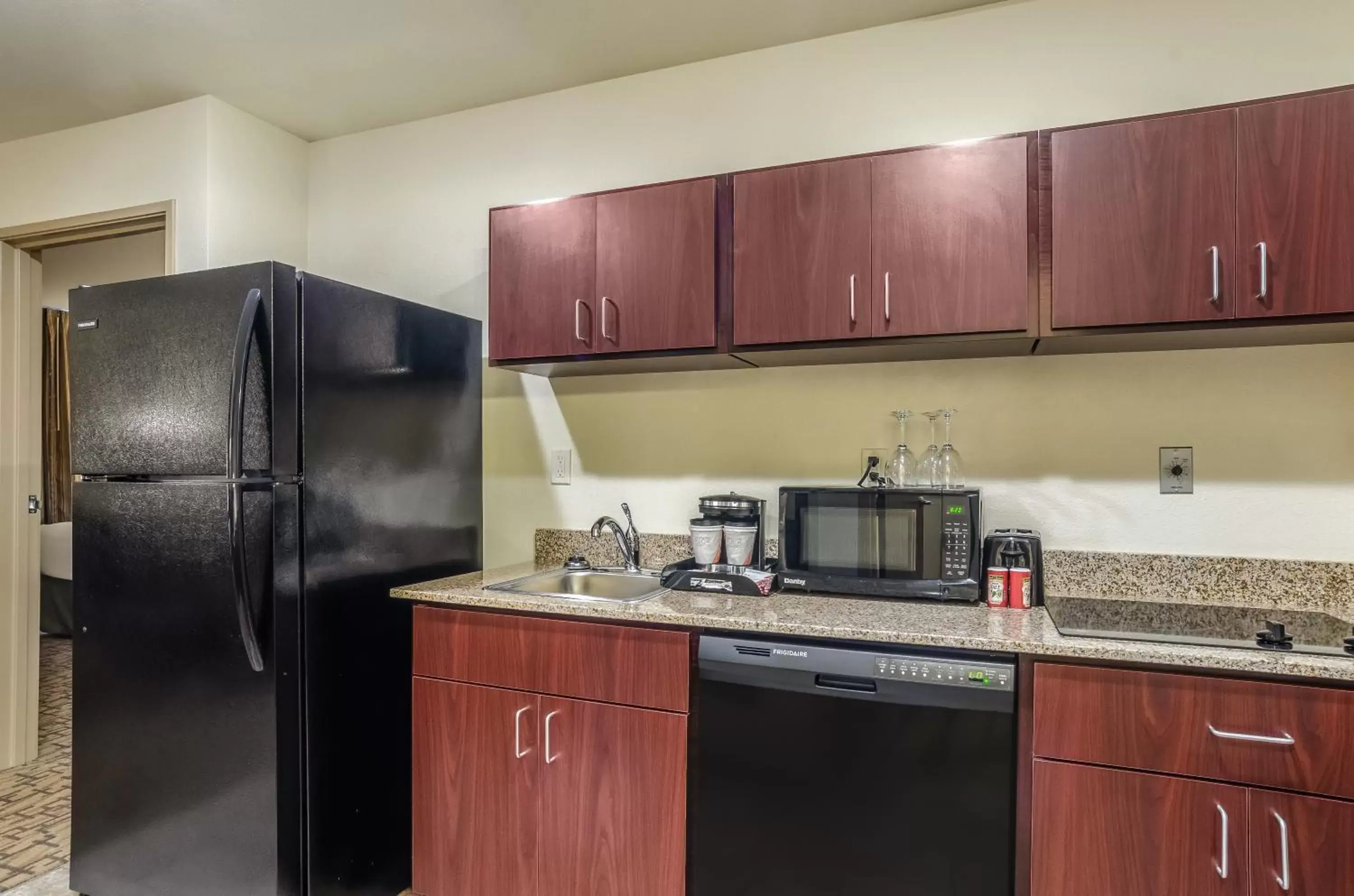 Kitchen or kitchenette, Kitchen/Kitchenette in Cobblestone Inn & Suites - Bridgeport