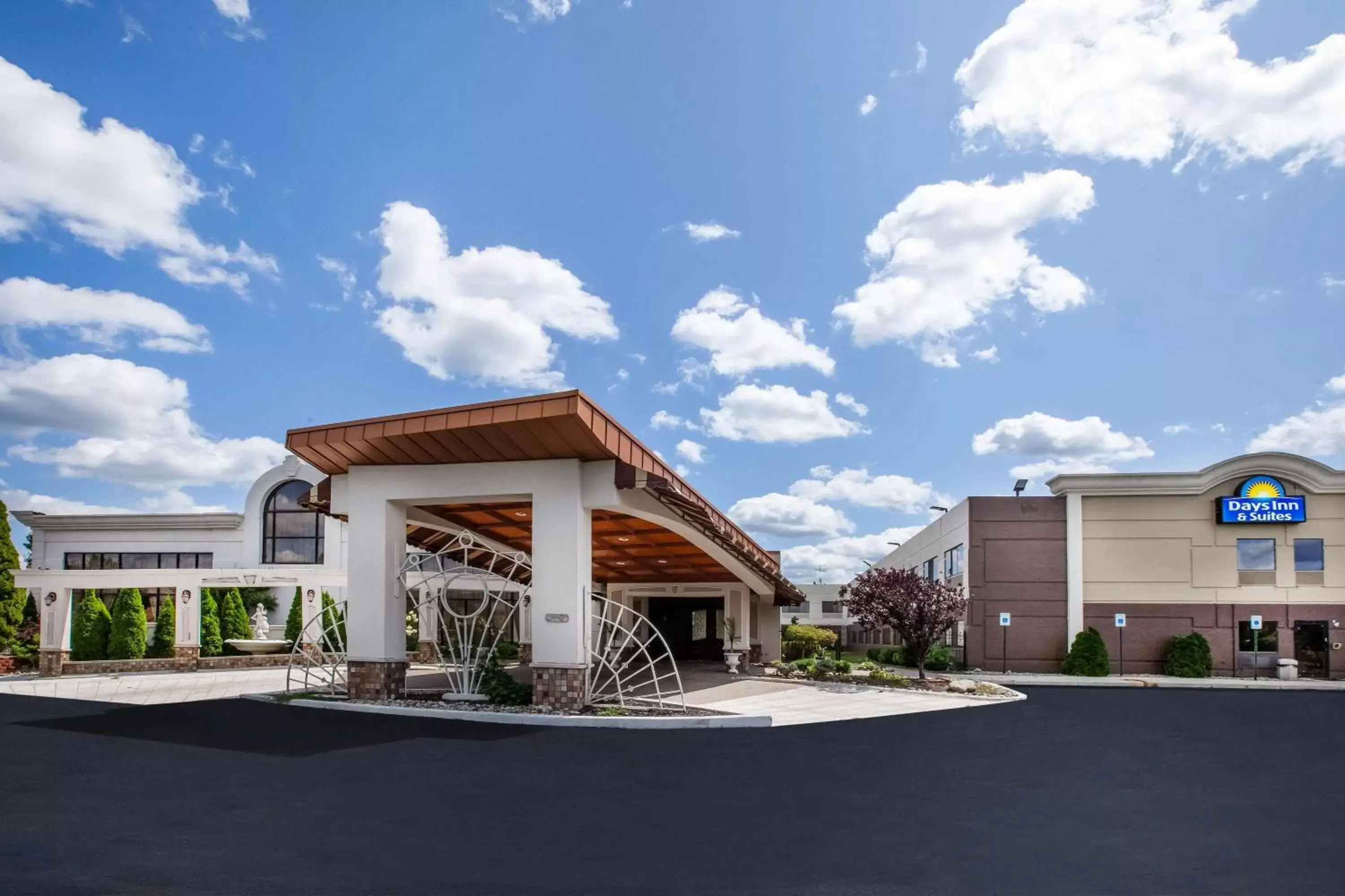 Property Building in Days Inn & Suites by Wyndham Rochester Hills MI
