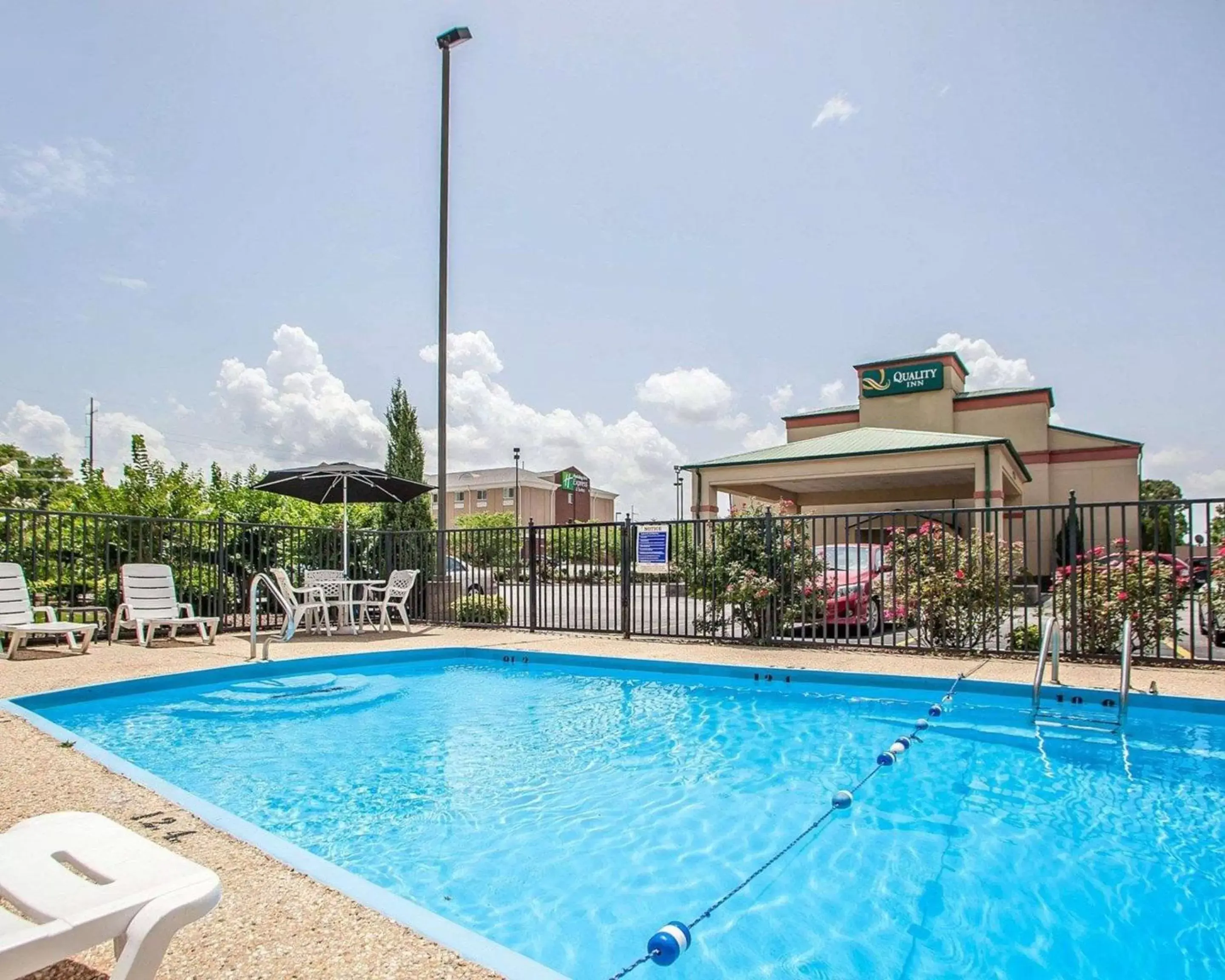 On site, Swimming Pool in Quality Inn Florence Muscle Shoals