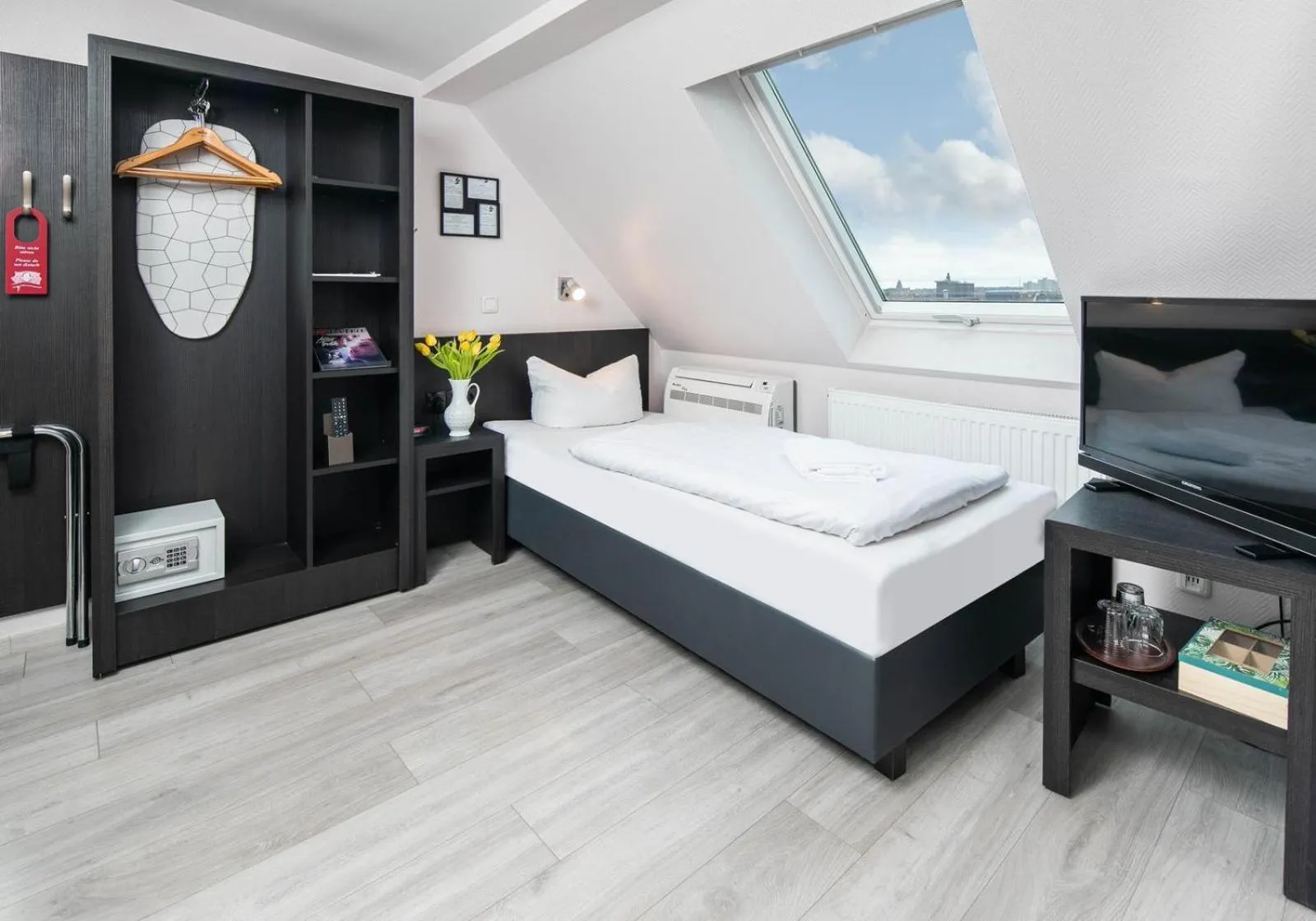 Bed in City Hotel Kaiserhof