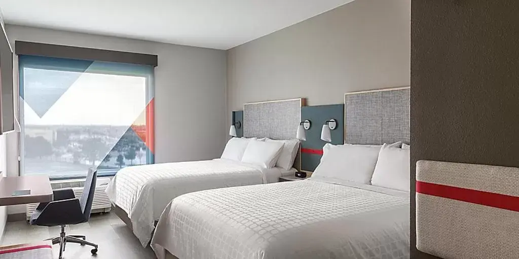 Bedroom, Bed in avid hotels - Detroit - Warren, an IHG Hotel