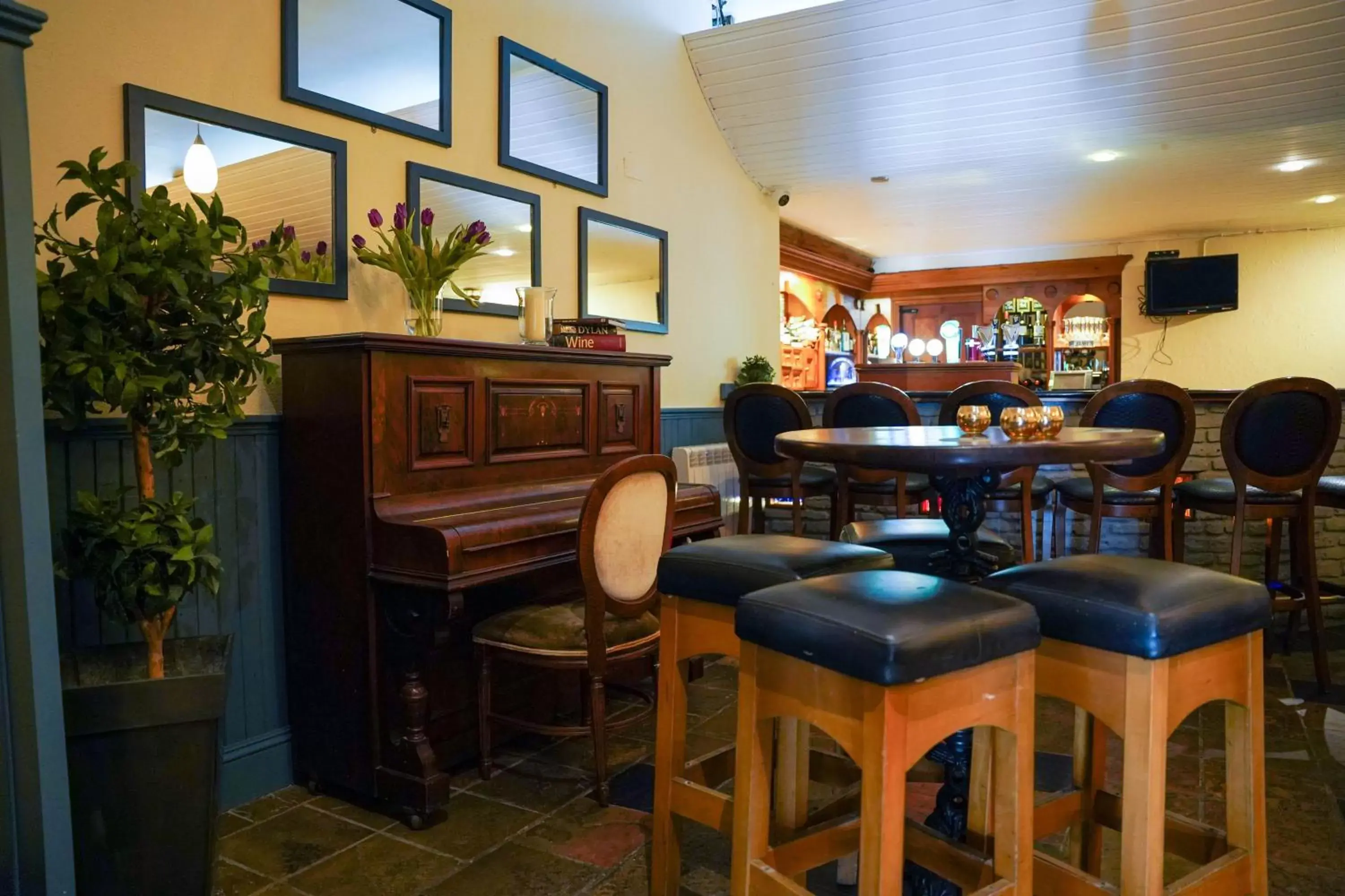 Lounge or bar, Lounge/Bar in Alcock & Brown Hotel