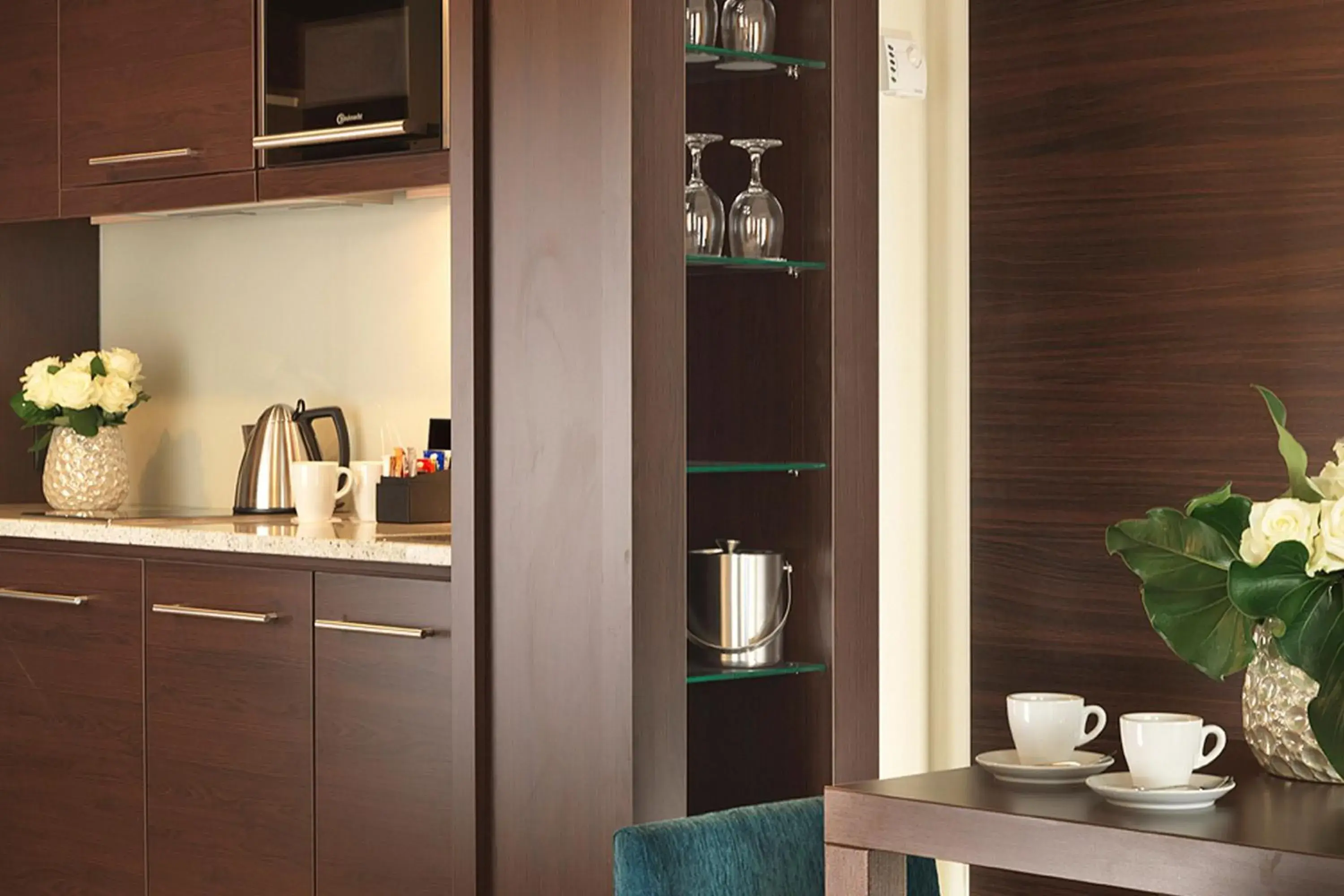 Kitchen or kitchenette, Coffee/Tea Facilities in Residence Inn by Marriott Munich City East
