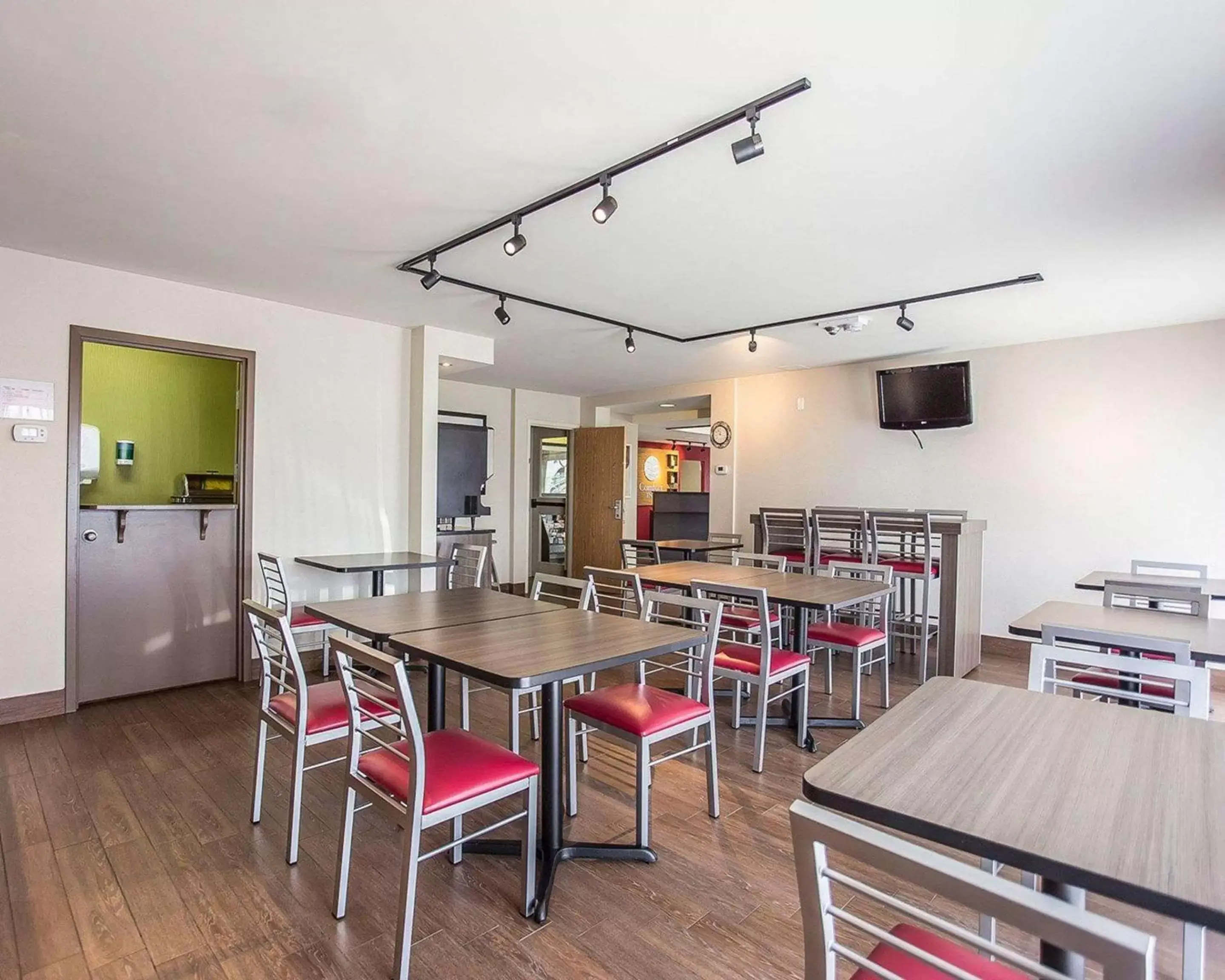 Restaurant/Places to Eat in Comfort Inn Gatineau