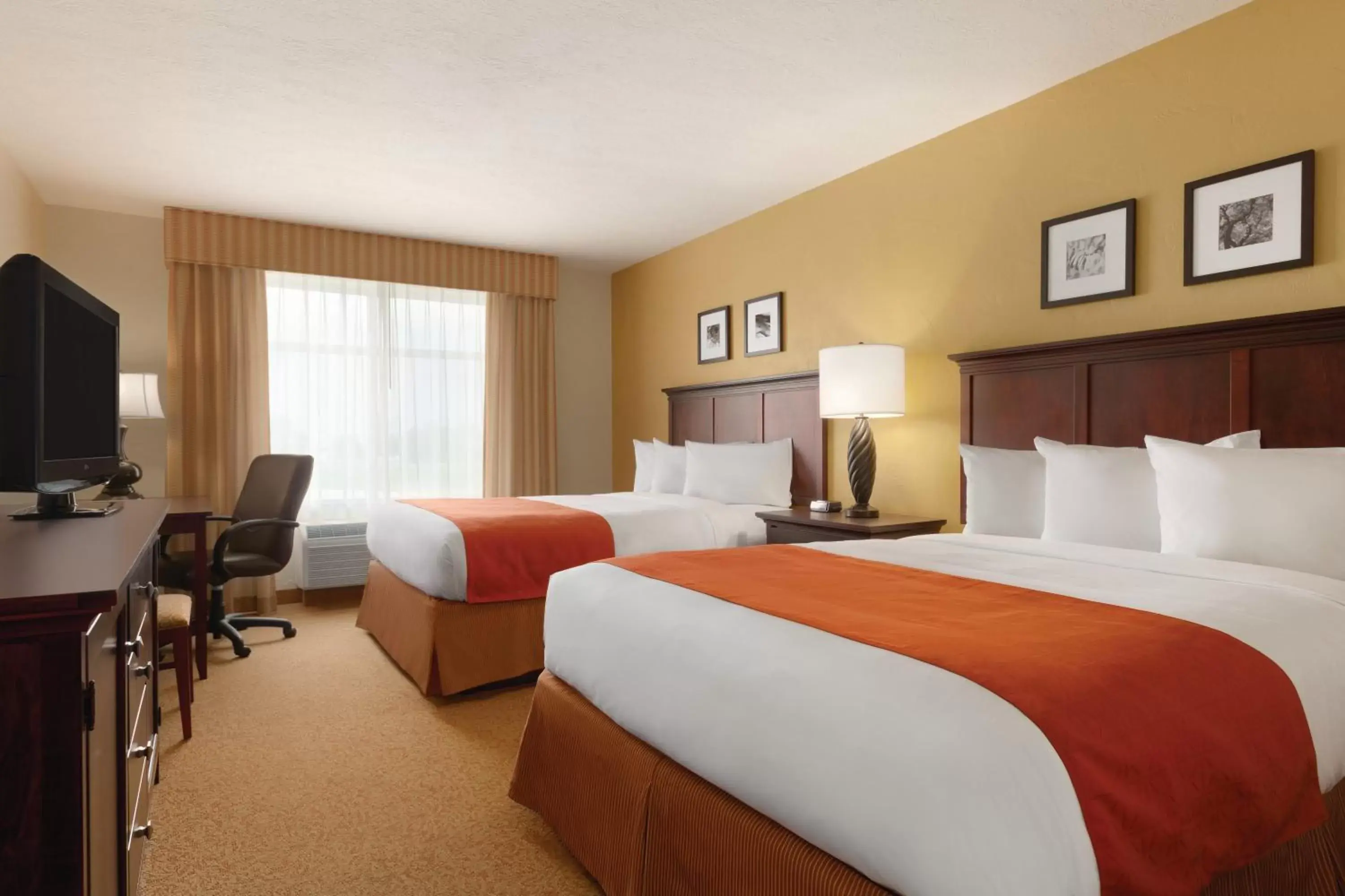 Bed in Country Inn & Suites by Radisson, Ashland - Hanover, VA