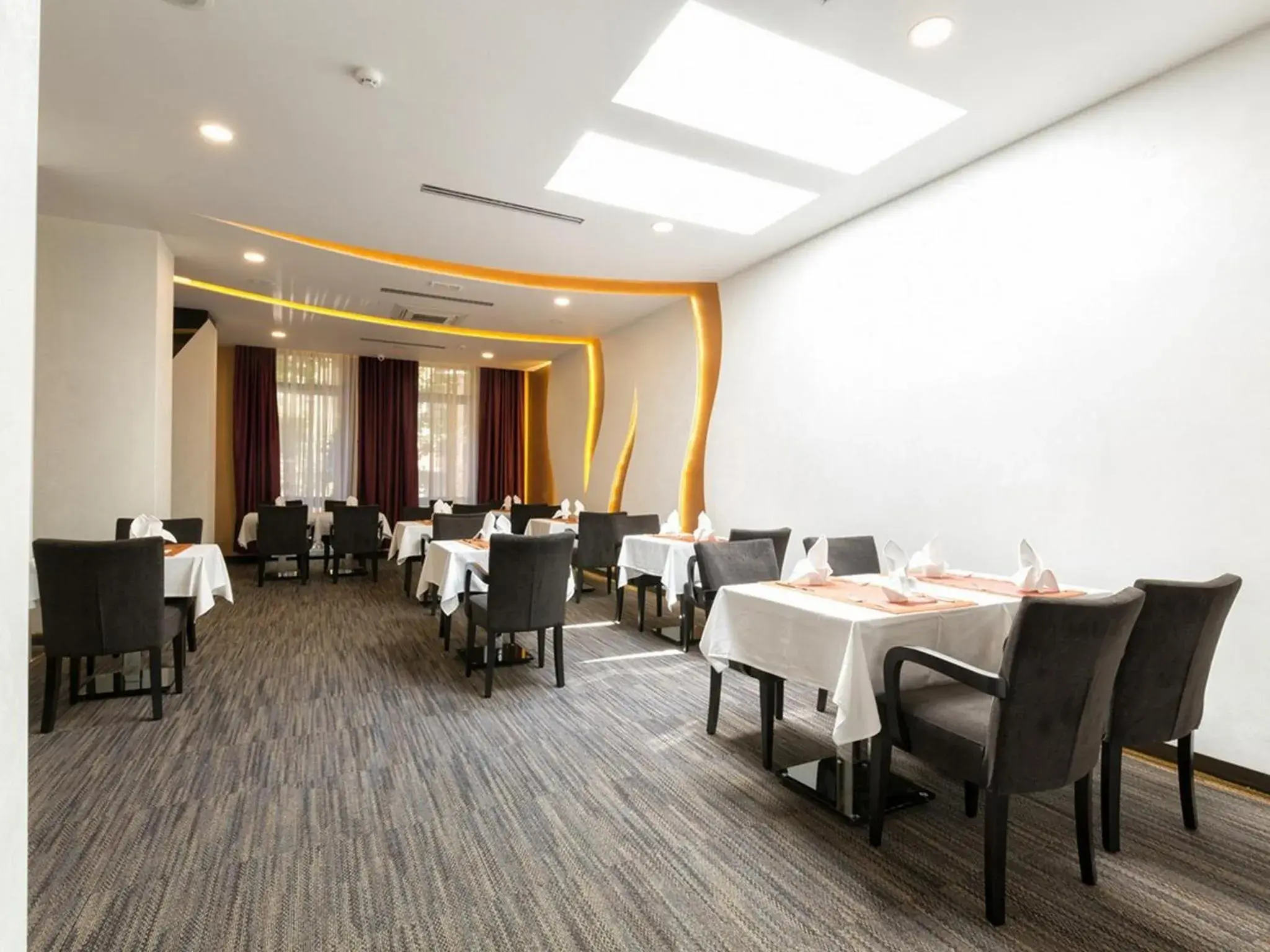 Lounge or bar, Restaurant/Places to Eat in Nova City Hotel Signature Collection Belgrade