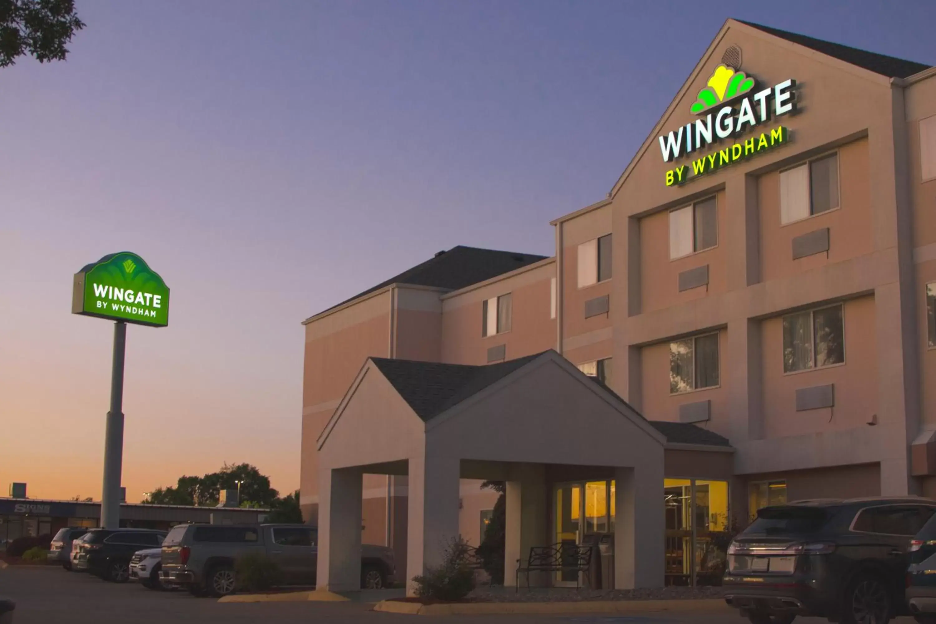 Property building, Property Logo/Sign in Wingate by Wyndham Sioux City