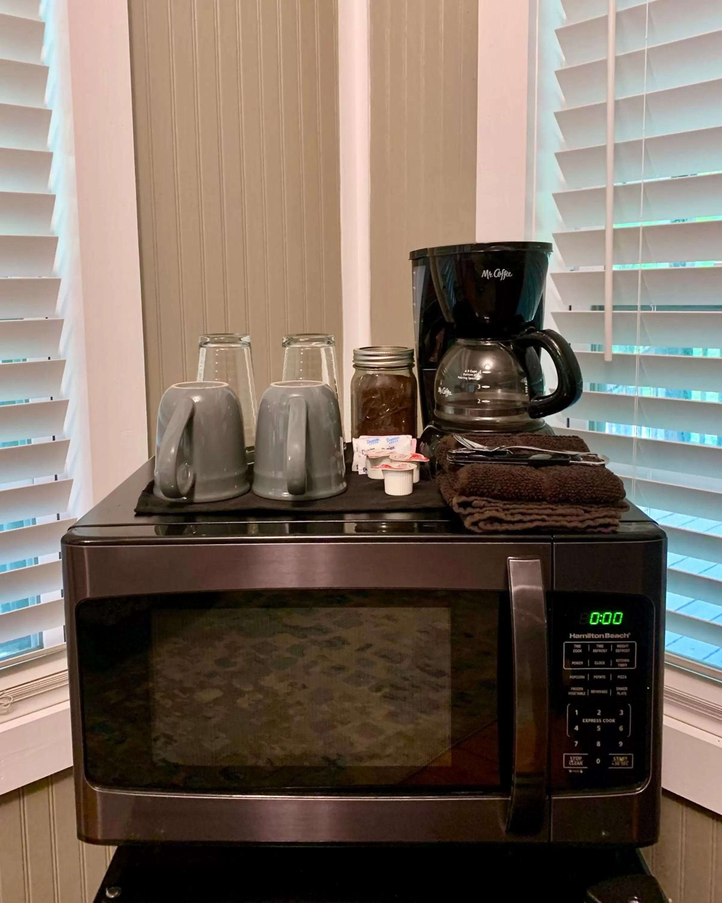 Coffee/tea facilities in Barefoot Hills