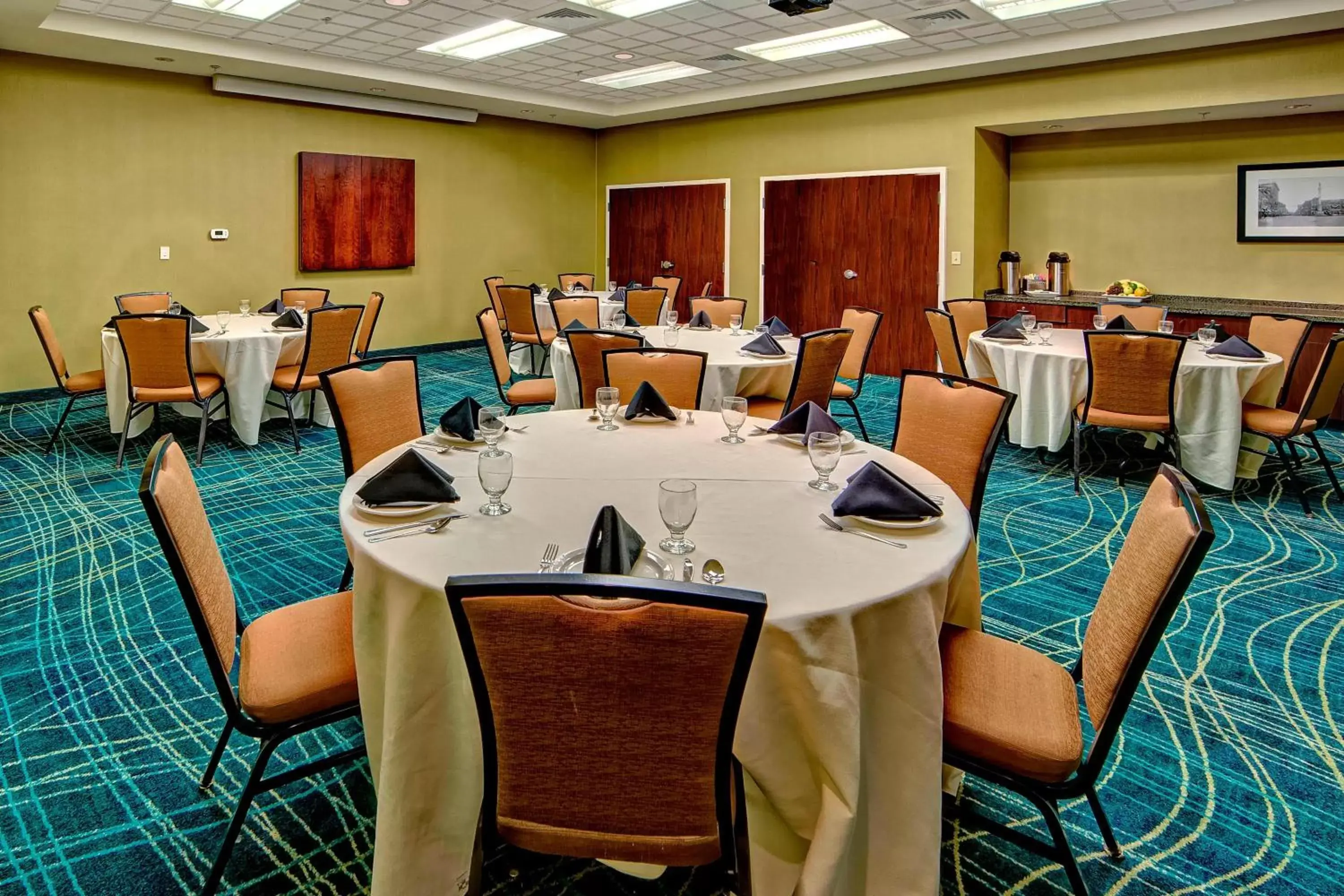 Meeting/conference room, Restaurant/Places to Eat in SpringHill Suites Norfolk Old Dominion University